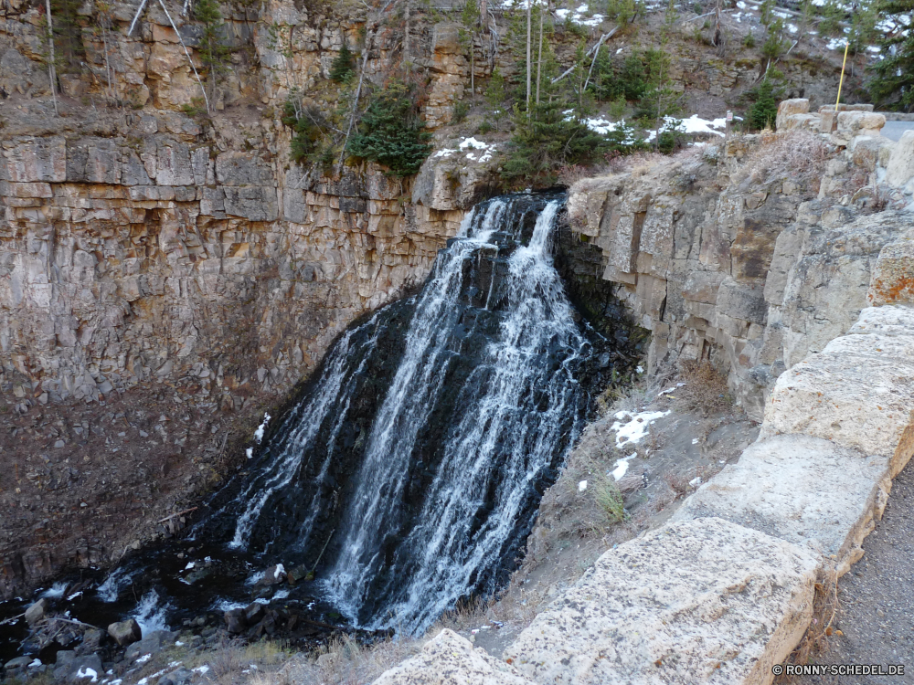 Yellowstone Nationalpark Klippe Fels Fluss Wasser Landschaft geologische formation Berg Felsen landschaftlich Stein Wald Stream Wasserfall Reisen Schlucht Berge Kanal Park Umgebung Sommer Tourismus Krater natürliche depression natürliche Bäume Körper des Wassers im freien felsigen Baum Szenerie Mauer im freien Küste fließende nationalen Steine Hügel Wild Wildnis Küste Ziel Tal Meer fällt Himmel fallen Frühling Wandern Steigung Strömung Strand Tag Creek Geologie Ozean Insel Kaskade Moos Schlucht Eis Urlaub steilen Klippen Hölzer Szene Bewegung Struktur Kristall Ökologie friedliche Urlaub Schlucht Bewuchs platsch Ufer trocken Cliff-Wohnung Tourist ruhige Aufstieg Loch Pflanze Sandstein kalt Erhaltung Urlaub Reinigen Rau frisch Sand nass cliff rock river water landscape geological formation mountain rocks scenic stone forest stream waterfall travel canyon mountains channel park environment summer tourism crater natural depression natural trees body of water outdoors rocky tree scenery wall outdoor coastline flowing national stones hill wild wilderness coast destination valley sea falls sky fall spring hiking slope flow beach day creek geology ocean island cascade moss ravine ice holiday steep cliffs woods scene motion structure crystal ecology peaceful vacation gorge vegetation splash shore dry cliff dwelling tourist tranquil ascent hole plant sandstone cold conservation vacations clean rough fresh sand wet