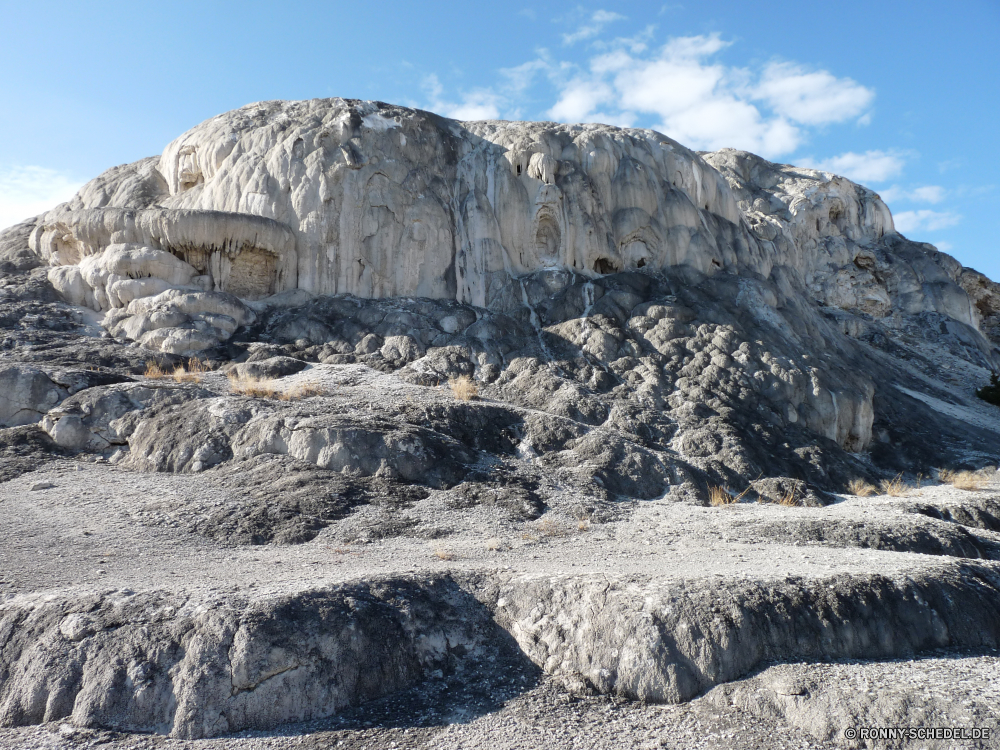 Mammoth Terraces Berg Gletscher Alp Spitze Landschaft Schnee Berge Fels natürliche Höhe geologische formation Himmel Reisen Bereich Alpen hoch Wolken Stein Alpine Tourismus Linie Wandern landschaftlich Umgebung Steigung im freien Park Winter Wolke Szenerie Wandern Eis Klettern Klettern Sommer Wald im freien sonnig natürliche Baum Gipfeltreffen Urlaub nationalen Abenteuer Bergsteigen Trek Tal felsigen Gras Bäume Aufstieg kalt Urlaub Fluss Panorama Sport Hügel Klippe Dolomiten Landschaften Felsen See Mount Wildnis Tag Wasser Spitzen Höhe Ski Wanderung schneebedeckt Resort Ziel Nach oben Hügel Szene Extreme Sonne Becken Dolomit Grat Geologie Frühling Reise Vulkan ruhige Wahrzeichen mountain glacier alp peak landscape snow mountains rock natural elevation geological formation sky travel range alps high clouds stone alpine tourism line hiking scenic environment slope outdoor park winter cloud scenery trekking ice climb climbing summer forest outdoors sunny natural tree summit vacation national adventure mountaineering trek valley rocky grass trees ascent cold holiday river panorama sport hill cliff dolomites landscapes rocks lake mount wilderness day water peaks altitude ski hike snowy resort destination top hills scene extreme sun basin dolomite ridge geology spring journey volcano tranquil landmark