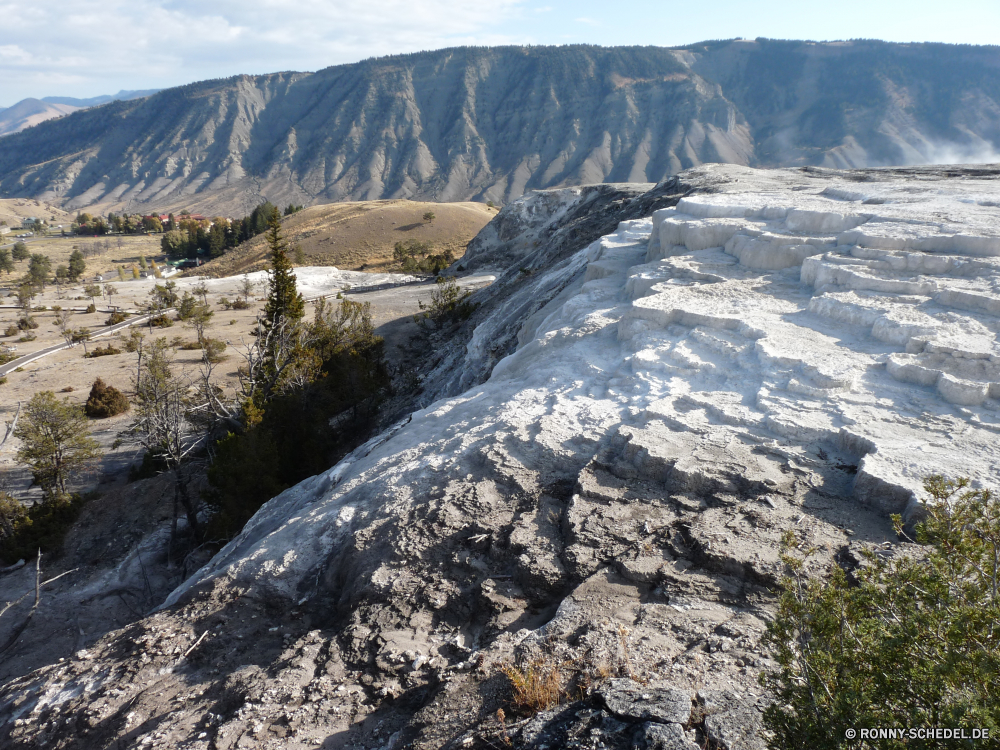 Mammoth Terraces Gletscher Berg Linie Schnee Berge Landschaft Spitze Fels Himmel Reisen Bereich hoch Tourismus Steigung landschaftlich Eis Wolken Alpen Aufstieg im freien Alp Umgebung Alpine Winter Wandern Stein Szenerie Bergsteigen Wald Hügel Park im freien Wolke Sommer Gras Sport Nach oben Baum sonnig Wildnis Tal nationalen felsigen Fluss Panorama See Klettern Wasser Extreme Felsen Spitzen Wandern Klettern übergeben schneebedeckt natürliche Ski Wanderung Urlaub kalt Tag Mount Szene natürliche Höhe Bäume am Berg Gipfeltreffen Grat Hügel Urlaub geologische formation ruhige eine Obergrenze Kletterfelsen hoch Trek Frühling Ziel Tourist glacier mountain line snow mountains landscape peak rock sky travel range high tourism slope scenic ice clouds alps ascent outdoor alp environment alpine winter hiking stone scenery mountaineering forest hill park outdoors cloud summer grass sport top tree sunny wilderness valley national rocky river panorama lake climbing water extreme rocks peaks trekking climb pass snowy natural ski hike vacation cold day mount scene natural elevation trees mountainside summit ridge hills holiday geological formation tranquil capped crag highly trek spring destination tourist