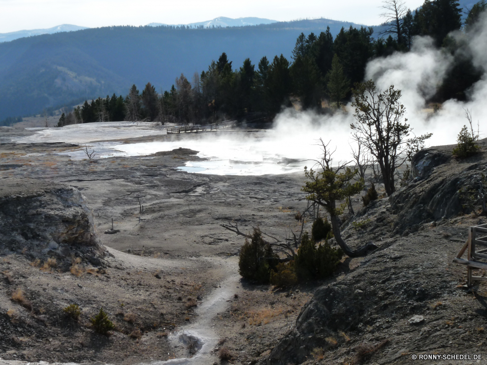 Mammoth Terraces Wald Landschaft Fluss Baum Berg Schnee Wildnis Park Bäume Berge Wasser Frühling landschaftlich Winter Land im freien Reisen kalt geologische formation Fels im freien Himmel Stream Eis nationalen See Szenerie natürliche Saison Hölzer Entwicklung des ländlichen Geysir Bereich Umgebung Kiefer Gras Tourismus heißer Frühling Szene Stein Felsen Herbst Wolke Wild Wasserfall Sommer Steigung Wetter Sonne Landschaft Spitze Landschaften gefroren Kanal Ufer felsigen friedliche fallen ruhige Tal Körper des Wassers Frost Land idyllische Aufstieg Hügel Tag Holz Urlaub schneebedeckt Gelände Extreme sonnig Sumpf Pflanze am See Reflexion Creek Einfrieren Wandern Bewegung Erhaltung fließende Tourist Straße Sonnenlicht rasche Ski Klippe hoch Wanderweg Sport glatte am Morgen woody plant forest landscape river tree mountain snow wilderness park trees mountains water spring scenic winter land outdoors travel cold geological formation rock outdoor sky stream ice national lake scenery natural season woods rural geyser range environment pine grass tourism hot spring scene stone rocks autumn cloud wild waterfall summer slope weather sun countryside peak scenics frozen channel shore rocky peaceful fall tranquil valley body of water frost country idyllic ascent hill day wood vacation snowy terrain extreme sunny swamp plant lakeside reflection creek freeze hiking motion conservation flowing tourist road sunlight rapid ski cliff high trail sport smooth morning woody plant