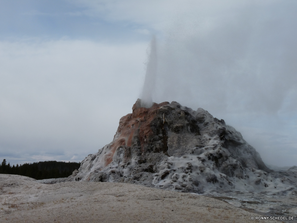 White Dome Geyser Geysir Frühling geologische formation Berg Fels Landschaft Himmel Reisen Stein Tourismus Sand landschaftlich Park Wüste Meer Klippe Geologie Wolken nationalen Sommer im freien Szenerie natürliche Urlaub Strand Felsen Vulkan Berge Ozean Spitze Wasser Hügel im freien Szene Schnee Schlucht Küste heißer Frühling Abenteuer Wolke Wildnis Welle Tag Küste Ufer Sonne heiß Land Sonnenuntergang felsigen hoch Wärme Gletscher Eruption Krater vulkanische Sandstein Dampf Landschaften sonnig niemand Urlaub Baum Wetter Insel Umgebung Horizont Mount Panorama Tal Panorama Reise trocken Farbe Wahrzeichen Klettern Winter Sonnenaufgang Rauch Tourist aktive geyser spring geological formation mountain rock landscape sky travel stone tourism sand scenic park desert sea cliff geology clouds national summer outdoor scenery natural vacation beach rocks volcano mountains ocean peak water hill outdoors scene snow canyon coast hot spring adventure cloud wilderness wave day coastline shore sun hot land sunset rocky high heat glacier eruption crater volcanic sandstone steam scenics sunny nobody holiday tree weather island environment horizon mount panoramic valley panorama journey dry color landmark climb winter sunrise smoke tourist active