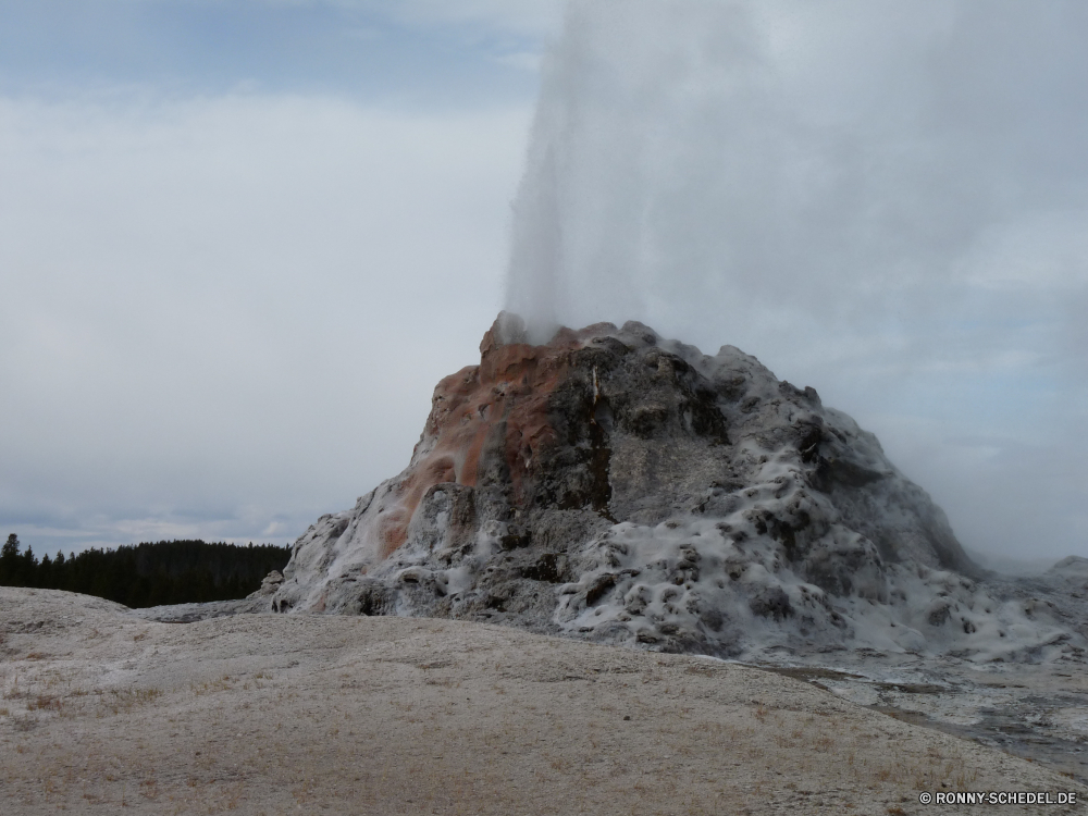 White Dome Geyser Geysir Frühling geologische formation Berg Landschaft Fels Himmel landschaftlich Reisen Tourismus Park Sand Stein Wolken Wüste Sommer Geologie Vulkan Berge Klippe Schlucht Spitze im freien nationalen Szenerie Hügel Szene natürliche Felsen Urlaub Wildnis Tag Meer Sonne Abenteuer heiß Wolke Baum Wärme sonnig Strand im freien Schnee trocken Land Krater Sandstein Wasser Dampf Ozean Tal Panorama Gletscher Urlaub Wetter Sonnenuntergang Eruption vulkanische Mount Klettern Klettern felsigen hoch Reise Horizont Küste Panorama gelb Saison Winter Reise Rauch Ufer Farbe Umgebung aktive Alpen Wald Aushöhlung Welle niemand Wandern Küste Straße Bäume Gras Land geyser spring geological formation mountain landscape rock sky scenic travel tourism park sand stone clouds desert summer geology volcano mountains cliff canyon peak outdoor national scenery hill scene natural rocks vacation wilderness day sea sun adventure hot cloud tree heat sunny beach outdoors snow dry land crater sandstone water steam ocean valley panorama glacier holiday weather sunset eruption volcanic mount climb climbing rocky high journey horizon coast panoramic yellow season winter trip smoke shore color environment active alps forest erosion wave nobody hiking coastline road trees grass country