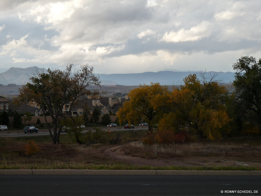 Colorado Baum Landschaft Himmel Entwicklung des ländlichen Feld Bäume Gras Wolken Landschaft Land Herbst im freien landschaftlich Saison Horizont Zaun Szenerie Wald Wiese Raps Szene Wurm-Zaun fallen Umgebung Sommer Straße bewölkt Wetter Land Pflanze Bauernhof Ölsaaten im freien Sonne gelb Zaun Park Parkbank Wolkengebilde Frühling Atmosphäre Barrier natürliche Wolke bunte Sonnenlicht Samen Schnellstraße Landwirtschaft außerhalb Sitzbank Blätter Belaubung Reisen Blatt Branch Farbe woody plant Orange Ackerland Autobahn Landbau klar Tag Flora Licht Rasen Hügel friedliche Sitz Asphalt Felder Nebel Farben Weide Laufwerk Pfad Obstruktion Holz am Morgen Sonnenuntergang vascular plant saisonale Hölzer Track Golden Perspektive Sonnenaufgang Berge ruhige landwirtschaftlichen Zweige sonnig hell frisch idyllische Ziel See Lattenzaun Berg Obst Garten leere Reiner Landschaften Pflanzen Ökologie Transport Möbel tree landscape sky rural field trees grass clouds countryside country autumn outdoors scenic season horizon fence scenery forest meadow rapeseed scene worm fence fall environment summer road cloudy weather land plant farm oilseed outdoor sun yellow rail fence park park bench cloudscape spring atmosphere barrier natural cloud colorful sunlight seed expressway agriculture outside bench leaves foliage travel leaf branch color woody plant orange farmland highway farming clear day flora light lawn hill peaceful seat asphalt fields fog colors pasture drive path obstruction wood morning sunset vascular plant seasonal woods track golden perspective sunrise mountains tranquil agricultural branches sunny bright fresh idyllic destination lake picket fence mountain fruit garden empty plain scenics plants ecology transportation furniture