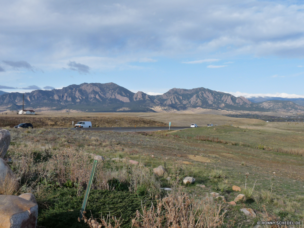 Rocky Mountains Hochland Steppe Landschaft Berg Berge Land Reiner Gras Himmel Sommer Reisen Wald Baum Tal Spitze Hügel Feld Wiese sonnig Schnee Fluss Park Fels Szenerie Wolke landschaftlich Wolken Wasser Bereich Tourismus Entwicklung des ländlichen Landschaft im freien im freien Umgebung Frühling Landwirtschaft hoch Horizont Bauernhof Bäume See friedliche Hügel Stein Pfad Alpine Wildnis felsigen Wandern Land nationalen fallen Mount Herbst Panorama Wild Abenteuer Szene gelassene Belaubung natürliche Pflanze Sonne Stream Gletscher Flora übergeben Aussicht Wanderweg Busch gelb Blatt Ökologie Ruhe Urlaub ruhige am Morgen Licht Kraut Hochland Wandern Klettern außerhalb Bereich Entspannung bewölkt Reflexion Farbe Straße Saison highland steppe landscape mountain mountains land plain grass sky summer travel forest tree valley peak hill field meadow sunny snow river park rock scenery cloud scenic clouds water range tourism rural countryside outdoor outdoors environment spring agriculture high horizon farm trees lake peaceful hills stone path alpine wilderness rocky hiking country national fall mount autumn panorama wild adventure scene serene foliage natural plant sun stream glacier flora pass vista trail bush yellow leaf ecology calm vacation tranquil morning light herb highlands trekking climb outside area relaxation cloudy reflection color road season