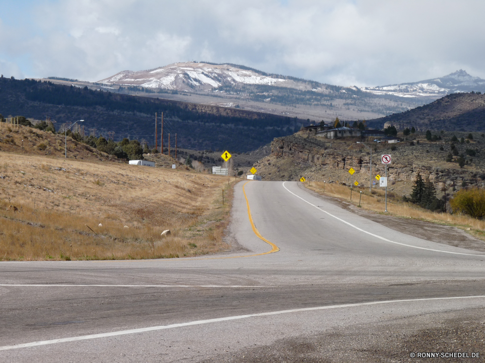 Rocky Mountains Straße Autobahn Schnellstraße Kreuzung Asphalt Landschaft Reisen Transport Himmel Laufwerk Reise Reise Horizont Strecke Geschwindigkeit Wolken Berg Berge Verkehr Linie Auto Entwicklung des ländlichen fahren leere Verkehr Autobahn Wolke Art und Weise Biegung landschaftlich Straße Bewegung Perspektive Wüste Spur Richtung Land Kurve Szenerie Hügel Sommer im freien Bewegung Ziel im freien Gras lange Szene Auto Verschieben schnell Asphalt Urlaub Landschaft Feld Fahrzeug gerade Auto voran Autobahn Wolkengebilde Park Baum Wald Freiheit Fahrbahn wicklung Reling Bäume endlose Linien Wiese bewölkt Land Aufstieg gelb Entfernung Wetter Hochland friedliche Umgebung kurvige Pflaster Autos einsam Tag außerhalb Weichzeichnen Steigung Tourismus Öffnen nach vorn niemand Reisen Landschaften Rennen Kurven zukünftige Sand nationalen Speedway An road highway expressway intersection asphalt landscape travel transportation sky drive journey trip horizon route speed clouds mountain mountains transport line car rural driving empty traffic freeway cloud way bend scenic street motion perspective desert lane direction country curve scenery hill summer outdoors movement destination outdoor grass long scene auto moving fast tarmac vacation countryside field vehicle straight automobile ahead motorway cloudscape park tree forest freedom roadway winding railing trees endless lines meadow cloudy land ascent yellow distance weather highland peaceful environment curvy pavement cars lonely day outside blur slope tourism open forward nobody traveling scenics race curves future sand national speedway to