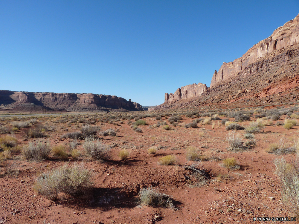 Dead Horse Point State Park Wüste Schlucht Fels Landschaft Berg Tal Sand Park Reisen Himmel nationalen Stein Schlucht Berge Sandstein trocken Klippe Wildnis Land im freien landschaftlich Tourismus Aushöhlung Geologie natürliche depression natürliche Felsen Arid im freien Hügel Landschaften Hochland Backstein Südwesten Westen Szenerie Bereich Urlaub Baumaterial Wärme Bildung niemand Bereich Sommer Wild Knoll Mesa Tag Straße Horizont Gelände Orange Schmutz Abenteuer Reise Darm-Trakt Pflanze Umgebung Hügel Spitze Wolke Kaktus Denkmal Krater Wolken Steppe heiß gelb Wahrzeichen geologische formation Butte Formationen Bögen Braun Grab Osten Fluss Boden Naher Osten karge Dürre geologische Grand Boden in der Nähe Antike Panorama Klima Sonne Reiner Klippen Ehrfurcht westliche leere Mitte Erde Düne Ziel Vulkan desert canyon rock landscape mountain valley sand park travel sky national stone ravine mountains sandstone dry cliff wilderness land outdoor scenic tourism erosion geology natural depression natural rocks arid outdoors hill scenics highland brick southwest west scenery range vacation building material heat formation nobody area summer wild knoll mesa day road horizon terrain orange dirt adventure journey tract plant environment hills peak cloud cactus monument crater clouds steppe hot yellow landmark geological formation butte formations arches brown grave east river soil middle east barren drought geological grand ground near ancient panoramic climate sun plain cliffs awe western empty middle earth dune destination volcano