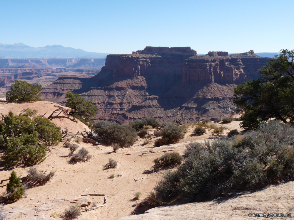 Canyonlands Island in the Sky Schlucht Schlucht Tal Fels Wüste natürliche depression Berg Landschaft Klippe Park Reisen nationalen Himmel Stein Geologie Felsen Tourismus Sand landschaftlich Sandstein Berge Aushöhlung Bildung Wildnis im freien Urlaub Szenerie Südwesten im freien Wolken Wandern Wahrzeichen Grand natürliche trocken Aussicht Westen geologische Abenteuer Fluss Arid Ziel Mesa Sommer geologische formation Bereich Hügel Baum Orange Gelände Tourist Szene Bereich Land Wunder Landschaften Klippen Nationalpark Felge Umgebung Butte Wasser felsigen Formationen Spitze Panorama Panorama Wolke Steine Reise Süden Straße Ehrfurcht Tag Farbe Grand canyon Urlaub Bögen Touristische niemand reservieren heiß Denkmal Erholung canyon ravine valley rock desert natural depression mountain landscape cliff park travel national sky stone geology rocks tourism sand scenic sandstone mountains erosion formation wilderness outdoors vacation scenery southwest outdoor clouds hiking landmark grand natural dry vista west geological adventure river arid destination mesa summer geological formation area hill tree orange terrain tourist scene range land wonder scenics cliffs national park rim environment butte water rocky formations peak panoramic panorama cloud stones trip south road awe day color grand canyon holiday arches touristic nobody reserve hot monument recreation