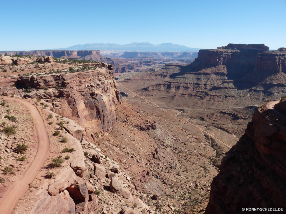 Canyonlands Island in the Sky Schlucht Schlucht Tal natürliche depression Fels Wüste Landschaft Berg Park nationalen Klippe Berge Reisen Tourismus Stein Aushöhlung Himmel landschaftlich Geologie Grand Felsen Sand im freien Südwesten Urlaub Felge Wahrzeichen Fluss Wandern im freien Orange Westen Mesa geologische Wolken Szenerie Sandstein Wildnis Bildung Aussicht Wunder Abenteuer Tourist natürliche Baum Gelände Landschaften trocken Szene Land Klippen Arid Spitze Welt Süden Ziel Formationen Nationalpark Bereich Hügel geologische formation Straße Horizont Grand canyon Bereich Wolke Butte Bögen hoch Sommer Umgebung bunte Ehrfurcht felsigen majestätisch Licht Wasser canyon ravine valley natural depression rock desert landscape mountain park national cliff mountains travel tourism stone erosion sky scenic geology grand rocks sand outdoors southwest vacation rim landmark river hiking outdoor orange west mesa geological clouds scenery sandstone wilderness formation vista wonder adventure tourist natural tree terrain scenics dry scene land cliffs arid peak world south destination formations national park area hill geological formation road horizon grand canyon range cloud butte arches high summer environment colorful awe rocky majestic light water