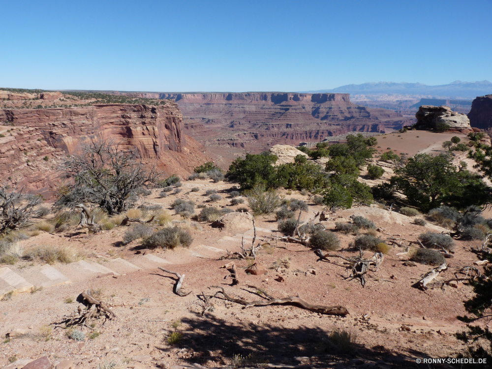 Canyonlands Island in the Sky Schlucht Wüste Fels Berg Landschaft Tal Sand Wildnis Himmel Park nationalen Reisen Klippe Berge Stein natürliche depression Schlucht trocken geologische formation Sandstein Felsen Tourismus landschaftlich Geologie im freien im freien Hügel Land Krater Aushöhlung Bereich natürliche Arid Urlaub Bereich Wärme Südwesten Boden Landschaften Bildung Gelände Szenerie Wolken Knoll Umgebung Wolke Sommer Hügel Grand Westen Osten Straße heiß Abenteuer Wild Ziel niemand Wahrzeichen Horizont Spitze Klima Steine Tag Kaktus Hochland Fluss Orange karge Braun Schmutz Panorama Antike Vulkan Pflanze Mesa Boden Aussicht felsigen Mitte Extreme gelb sonnig leere Reiner außerhalb Steigung Reise Erde Steppe Denkmal Aufstieg Sonne Dürre Formationen Darm-Trakt Szene Toten Panorama friedliche Land Baum canyon desert rock mountain landscape valley sand wilderness sky park national travel cliff mountains stone natural depression ravine dry geological formation sandstone rocks tourism scenic geology outdoors outdoor hill land crater erosion range natural arid vacation area heat southwest ground scenics formation terrain scenery clouds knoll environment cloud summer hills grand west east road hot adventure wild destination nobody landmark horizon peak climate stones day cactus highland river orange barren brown dirt panorama ancient volcano plant mesa soil vista rocky middle extreme yellow sunny empty plain outside slope journey earth steppe monument ascent sun drought formations tract scene dead panoramic peaceful country tree