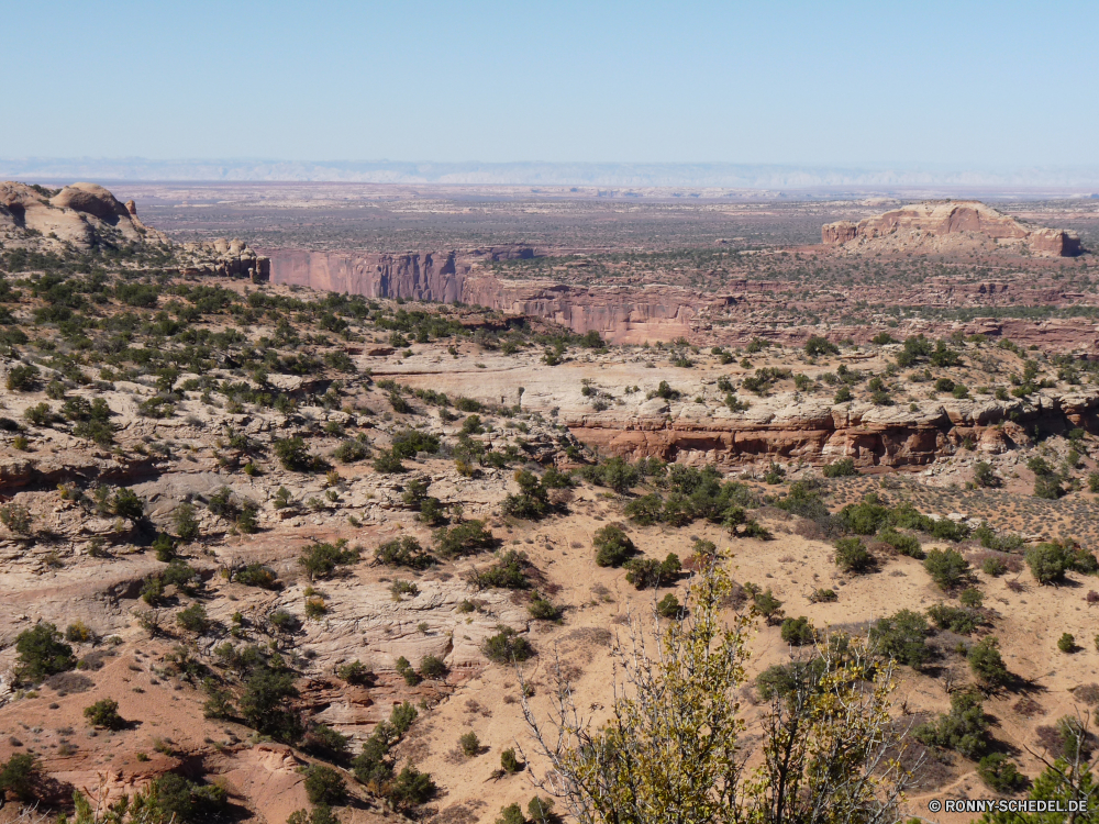 Canyonlands Island in the Sky Steppe Reiner Land Landschaft Wüste Berg Berge Himmel Fels Schlucht Reisen Park nationalen Hochland landschaftlich Sand Hügel trocken Tal Wildnis Tourismus Szenerie Felsen Bereich Wolken Klippe im freien Stein im freien Sommer Urlaub Baum Arid Geologie Hügel Aushöhlung Fluss Bereich Umgebung Abenteuer natürliche Südwesten heiß Sandstein Westen Entwicklung des ländlichen Wasser Wild Pflanze Feld Sonne Szene Wolke sonnig Gras Grand Land Panorama Tag außerhalb Süden Insel Kaktus Bildung Licht Busch Horizont Dürre reservieren Landschaften Strauch Schlucht bewölkt Wärme friedliche Landschaft Knoll Straße Wiese niemand steppe plain land landscape desert mountain mountains sky rock canyon travel park national highland scenic sand hill dry valley wilderness tourism scenery rocks range clouds cliff outdoor stone outdoors summer vacation tree arid geology hills erosion river area environment adventure natural southwest hot sandstone west rural water wild plant field sun scene cloud sunny grass grand country panorama day outside south island cactus formation light bush horizon drought reserve scenics shrub ravine cloudy heat peaceful countryside knoll road meadow nobody