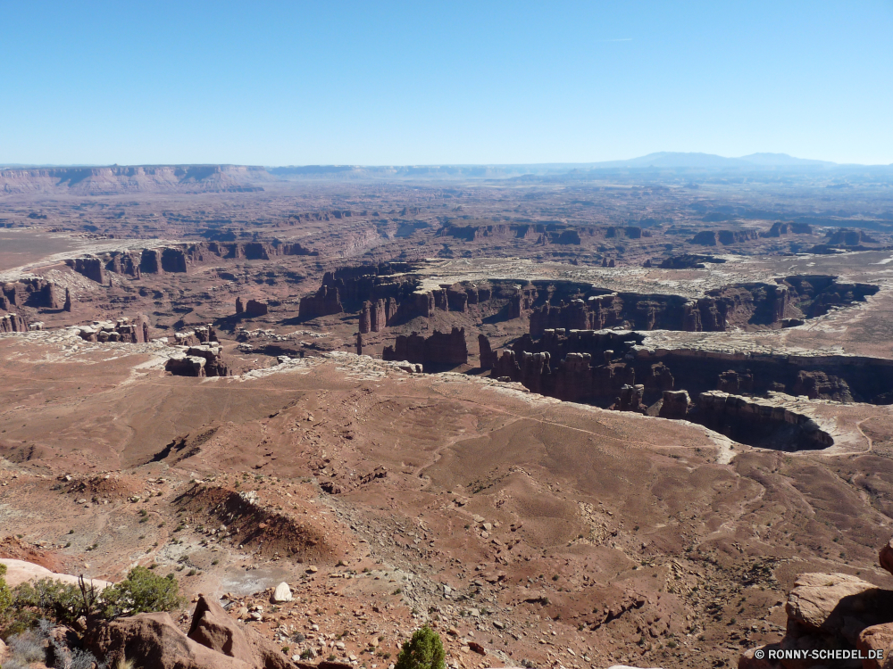 Canyonlands Island in the Sky Berg Landschaft Hochland Fels Berge Wüste Himmel Reisen Tal Stein Park Schlucht Bereich nationalen Sand Tourismus Klippe Geologie Fluss Hügel Wolken im freien Urlaub Wildnis trocken landschaftlich Knoll Land im freien Abenteuer Felsen Baum geologische formation Spitze Krater Steigung Aushöhlung Wandern Sommer Tag Reise Braun Sandstein Bildung übergeben Umgebung Wasser hoch Wolke natürliche depression Osten Schlucht niemand Insel Aufstieg Mauer Südwesten Hügel Westen Wald Vulkan Bereich Süden bewölkt See Schnee Szenerie vulkanische Norden Panorama Ringwall Reise Erde heiß Straße Wahrzeichen Sonne Geschichte Tourist geologische Wild Arid Grand Orange Busch Steine Ziel Farbe Horizont mountain landscape highland rock mountains desert sky travel valley stone park canyon range national sand tourism cliff geology river hill clouds outdoors vacation wilderness dry scenic knoll land outdoor adventure rocks tree geological formation peak crater slope erosion hiking summer day journey brown sandstone formation pass environment water high cloud natural depression east ravine nobody island ascent wall southwest hills west forest volcano area south cloudy lake snow scenery volcanic north panorama rampart trip earth hot road landmark sun history tourist geological wild arid grand orange bush stones destination color horizon