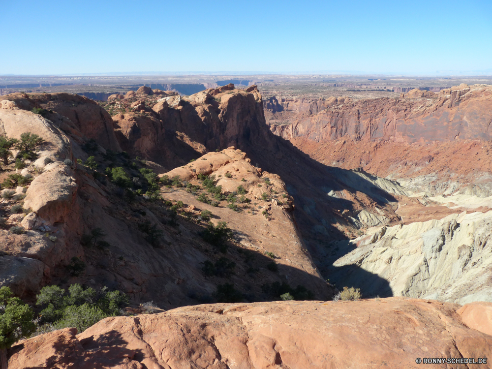 Canyonlands Island in the Sky Schlucht Schlucht Tal natürliche depression Berg Landschaft Fels Klippe Wüste Berge Himmel Reisen Park nationalen Tourismus landschaftlich Szenerie Wildnis geologische formation Stein Felsen Geologie Hügel Aushöhlung Bildung Wandern Wolke im freien im freien Sandstein Spitze Bereich Wolken Sand Land natürliche Bereich trocken Gelände Landschaften Szene See Arid Wasser Fluss Baum Wald Sonne hoch Tourist Sommer Orange Schnee übergeben Umgebung Urlaub Panorama geologische Mount Aussicht Hügel Entwicklung des ländlichen Braun Ziel Horizont Bäume karge Linie Grand Wild felsigen Tag Zustand Gletscher Straße Licht bunte Spitzen Gipfeltreffen Alpen Südwesten Wunder Vulkan Panorama Becken Klima Steine Insel Farbe Wahrzeichen Gras canyon ravine valley natural depression mountain landscape rock cliff desert mountains sky travel park national tourism scenic scenery wilderness geological formation stone rocks geology hill erosion formation hiking cloud outdoors outdoor sandstone peak range clouds sand land natural area dry terrain scenics scene lake arid water river tree forest sun high tourist summer orange snow pass environment vacation panorama geological mount vista hills rural brown destination horizon trees barren line grand wild rocky day state glacier road light colorful peaks summit alps southwest wonder volcano panoramic basin climate stones island color landmark grass