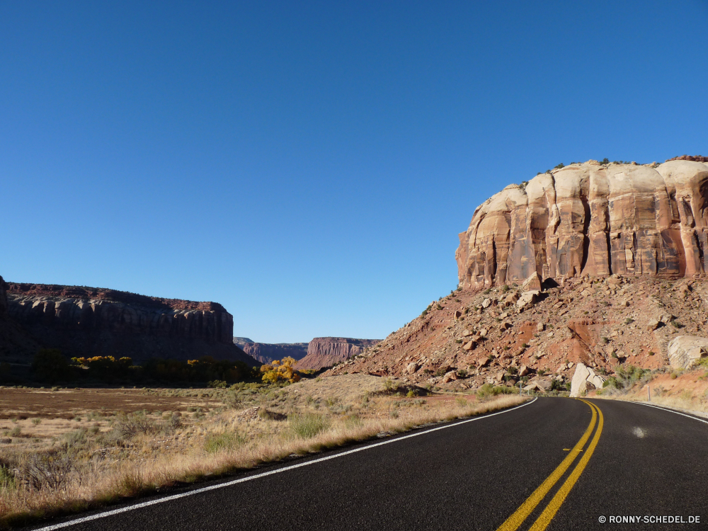 Canyonlands The Needles Fels Wüste Landschaft Schlucht Reisen Berg Park nationalen Stein Sandstein Himmel Tourismus Tal Klippe Sand Wildnis Bildung landschaftlich Felsen Tunnel im freien Berge Urlaub Tourist Aushöhlung natürliche Durchgang im freien Bögen Wolken Orange Südwesten Aufstieg Szenerie Formationen geologische Steigung Westen Antike Wahrzeichen Bereich Durchgang Land Denkmal Geologie Panorama Bereich Landschaften alt Biegung Mesa Ehrfurcht Land Sommer berühmte reservieren Baum Wandern Art und Weise Knoll Umgebung Schlucht gelb Wild Abenteuer Platz trocken Ringwall ruhige Butte Grat Arid Wanderung Aussicht Hügel westliche majestätisch Hochland Panorama Szene Süden Ziel Sonnenuntergang Geschichte Prima Sonne Tag Steine geologische formation Hügel Bogen Fluss Straße Felsblock Einsamkeit Farbe Gelände Wolke Spitze Reise heiß horizontale Reise Horizont Urlaub Kaktus niemand rock desert landscape canyon travel mountain park national stone sandstone sky tourism valley cliff sand wilderness formation scenic rocks tunnel outdoors mountains vacation tourist erosion natural passageway outdoor arches clouds orange southwest ascent scenery formations geological slope west ancient landmark range passage land monument geology panoramic area scenics old bend mesa awe country summer famous reserve tree hiking way knoll environment ravine yellow wild adventure place dry rampart tranquil butte ridge arid hike vista hills western majestic highland panorama scene south destination sunset history awesome sun day stones geological formation hill arch river road boulder solitude color terrain cloud peak trip hot horizontal journey horizon holiday cactus nobody