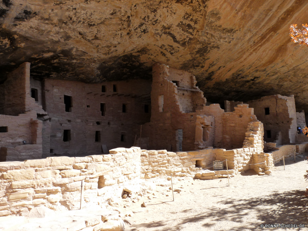 Mesa Verde Nationalpark Cliff-Wohnung Wohnung Gehäuse Struktur Antike Stein alt Geschichte Architektur Reisen Gebäude Fels historischen Mauer Tourismus Wahrzeichen historische Ruine Wüste Himmel Ruine Schloss Archäologie Sandstein Turm Kultur berühmte Schlucht Landschaft Berg Festung Sand Vergangenheit Mitte Felsen nationalen Tempel Steine im freien Stadt Tourist mittelalterliche Stadt Osten Park Backstein Urlaub Website Denkmal Zivilisation Bögen Attraktion Antik Platz traditionelle Festung Roman Geologie Erbe Klippe Hügel aussenansicht Haus Periode Aushöhlung Fassade Sommer Befestigung Arid Bildung Bogen in der Nähe Wildnis Berge Religion landschaftlich monumentale Grab Tag Wände Bau architektonische Dorf Norden Ziel im Alter von cliff dwelling dwelling housing structure ancient stone old history architecture travel building rock historic wall tourism landmark historical ruin desert sky ruins castle archeology sandstone tower culture famous canyon landscape mountain fortress sand past middle rocks national temple stones outdoors town tourist medieval city east park brick vacation site monument civilization arches attraction antique place traditional fort roman geology heritage cliff hill exterior house period erosion facade summer fortification arid formation arch near wilderness mountains religion scenic monumental tomb day walls construction architectural village north destination aged