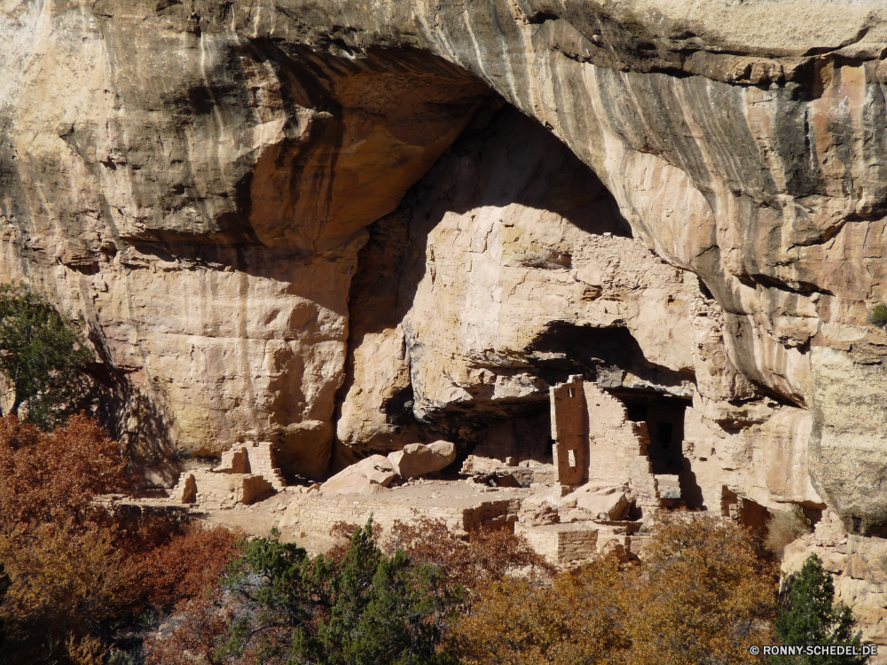 Mesa Verde Nationalpark Cliff-Wohnung Wohnung Gehäuse Struktur Fels Schlucht Stein Wüste Berg Landschaft Sandstein Felsen Reisen nationalen Park Antike Tourismus Klippe Geschichte im freien Geologie alt natürliche Wahrzeichen landschaftlich Bildung historischen Mauer Aushöhlung Architektur Sand Berge Himmel Ruine Tag Orange im freien Höhle Formationen Südwesten Gebäude Tourist Wandern Kultur geologische Roman Tal Ruine Bogen Fluss Steine Wildnis historische Szene berühmte Szenerie Arid Wasser Hügel Sommer Periode Urlaub Gelände Vergangenheit Extreme Landschaften Attraktion Ziel Osten Denkmal Platz trocken Textur bleibt Archäologie Bögen Antik Loch Bereich außerhalb Klippen Reich Farbe niemand Grand Westen Baum Braun cliff dwelling dwelling housing structure rock canyon stone desert mountain landscape sandstone rocks travel national park ancient tourism cliff history outdoors geology old natural landmark scenic formation historic wall erosion architecture sand mountains sky ruins day orange outdoor cave formations southwest building tourist hiking culture geological roman valley ruin arch river stones wilderness historical scene famous scenery arid water hill summer period vacation terrain past extreme scenics attraction destination east monument place dry texture remains archeology arches antique hole area outside cliffs empire color nobody grand west tree brown