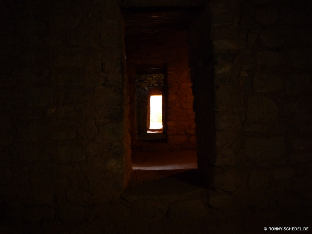 Aztec National Monument Zelle Architektur Antike alt Gebäude Geschichte Stein Mauer Stadt historischen historische Tunnel Bogen Fenster Tür Reisen Bau Kultur Tourismus Backstein Religion Haus Straße mittelalterliche Urban Eingang Schloss Wahrzeichen Stadt aussenansicht Antik Ruine Festung Kirche Tor Tempel Licht Durchgang Fels Tourist architektonische Ziel Denkmal Platz berühmte Art und Weise dunkel Palast Innenraum religiöse traditionelle Korridor Dach Durchgang Kathedrale Kunst Gewölbe Untergeschoss Struktur Gott Grab Innenseite Fassade Festung Ruine Zimmer Erbe heilig Mitte Urlaub Detail Eingangstür Bögen Wände beleuchtete Steine Jahrgang schmutzig Turm Nacht An Tag cell architecture ancient old building history stone wall city historic historical tunnel arch window door travel construction culture tourism brick religion house street medieval urban entrance castle landmark town exterior antique ruins fortress church gate temple light passage rock tourist architectural destination monument place famous way dark palace interior religious traditional corridor roof passageway cathedral art vault basement structure god grave inside facade fort ruin room heritage holy middle vacation detail doorway arches walls illuminated stones vintage dirty tower night to day