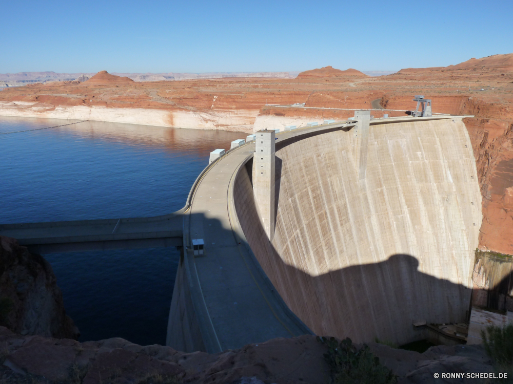 Lake Powell / Glen Canyon Damm Dam Barrier Obstruktion Struktur Landschaft Wasser Himmel Reisen Fels Meer Ozean Sand Berg Küste landschaftlich Strand Sommer Tourismus See im freien Wolken Fluss Berge Insel Horizont Sonne Wüste Park Panorama Stein Urlaub Wolke Schlucht Tal Küste nationalen Sonnenuntergang ruhige Szenerie Landschaften Sonnenaufgang Urlaub Szene Wellen Klippe natürliche Felsen sonnig Boot Straße Umgebung Sonnenlicht macht im freien seelandschaft Welle Hügel Ufer Schnee Spitze Panorama Tag Reise Resort Ziel Wetter malerische Energie Strom Bucht horizontale berühmte Land Tourist dam barrier obstruction structure landscape water sky travel rock sea ocean sand mountain coast scenic beach summer tourism lake outdoors clouds river mountains island horizon sun desert park panorama stone vacation cloud canyon valley coastline national sunset tranquil scenery scenics sunrise holiday scene waves cliff natural rocks sunny boat road environment sunlight power outdoor seascape wave hill shore snow peak panoramic day journey resort destination weather picturesque energy electricity bay horizontal famous land tourist