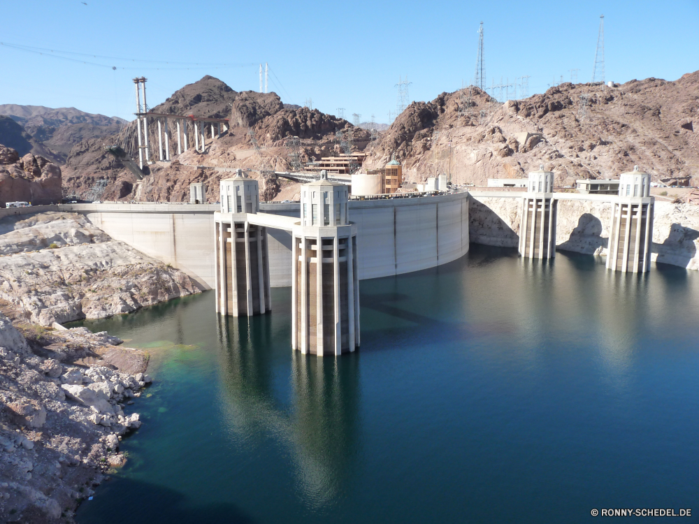 Hoover Staudamm / Lake Mead Dam Barrier Obstruktion Struktur Fluss Wasser Reisen Brücke Landschaft Tourismus Gebäude Architektur See Himmel landschaftlich Stadt Boot Wasserfall Meer Stadt Wahrzeichen Urlaub Stein Ozean Fels im freien Stream Szene Baum Reflexion Sommer Tourist Szenerie Haus Umgebung Wald macht Urban im freien Strömung fallen fällt Berg Beton Schiff Stadtansicht Bucht berühmte Berge Insel friedliche Kanal Dock Frühling historischen Park Bäume Kaskade Creek Anlegestelle Hafen sonnig Urlaub Hauptstadt Hügel Entspannen Sie sich alt ruhige nass Nacht Tag Boote Wolke Energie Felsen aussenansicht Küste dam barrier obstruction structure river water travel bridge landscape tourism building architecture lake sky scenic city boat waterfall sea town landmark vacation stone ocean rock outdoor stream scene tree reflection summer tourist scenery house environment forest power urban outdoors flow fall falls mountain concrete ship cityscape bay famous mountains island peaceful canal dock spring historic park trees cascade creek pier harbor sunny holiday capital hill relax old tranquil wet night day boats cloud energy rocks exterior coast