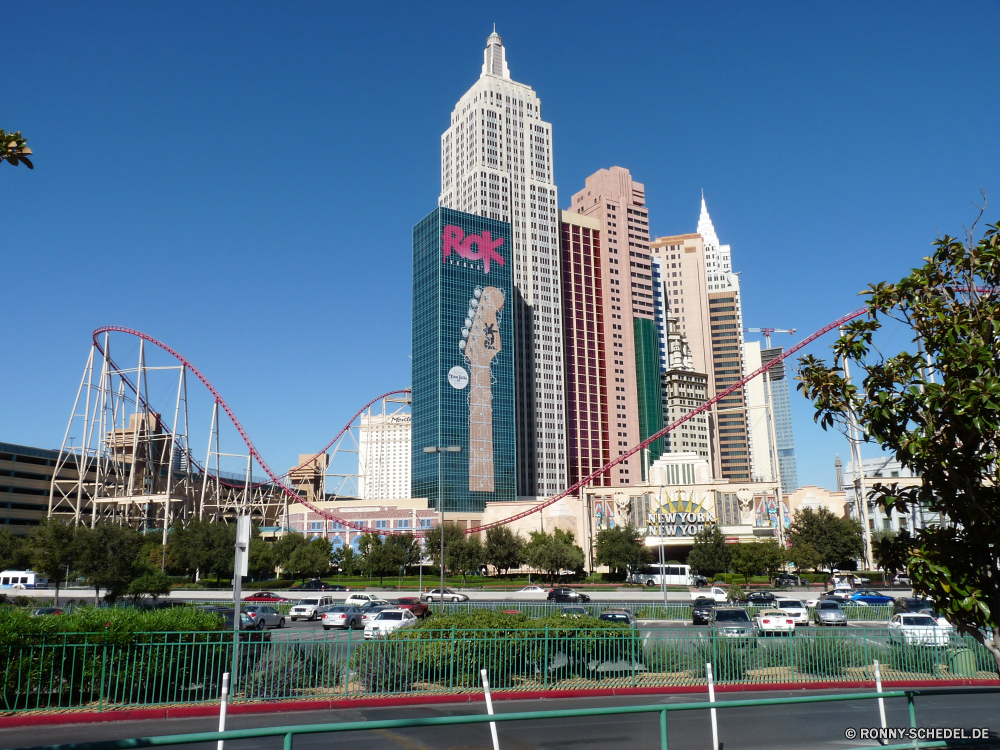 Las Vegas bei Tag Stadt Gebäude Urban Architektur Wolkenkratzer Turm Stadtansicht Innenstadt Skyline Gebäude Nacht Himmel Büro groß moderne Wolkenkratzer Wahrzeichen Geschäft Universität Geschäftsviertel Landkreis hoch Zentrum Struktur Brücke Fluss Reisen Straße finanzielle Szene Neu Lichter Glas Stadt Reflexion Finanzen aussenansicht berühmte Tourismus Licht Unternehmen Stahl Bau Park England Metropolitan Wasser kommerzielle Fenster Straße Türme Verkehr Hauptstadt am Wasser Dämmerung Landschaft Vereinigte Immobilien Haus 'Nabend Wolken Urlaub Sonnenuntergang Wohnung Real Boot Fassade Transport Uhr Schild Büros Arbeit Metropole Avenue sonnig im freien Attraktion internationalen Bucht China Speedway Bäume Leben landschaftlich city building urban architecture skyscraper tower cityscape downtown skyline buildings night sky office tall modern skyscrapers landmark business university business district district high center structure bridge river travel street financial scene new lights glass town reflection finance exterior famous tourism light corporate steel construction park england metropolitan water commercial window road towers traffic capital waterfront dusk landscape united estate house evening clouds vacation sunset apartment real boat facade transportation clock signboard offices work metropolis avenue sunny outdoor attraction international bay china speedway trees life scenic