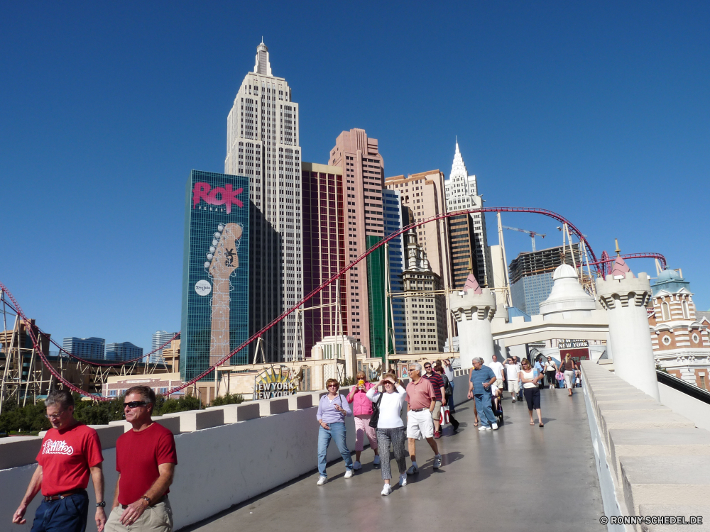 Las Vegas bei Tag Stadt Skyline Architektur Stadtansicht Wolkenkratzer Gebäude Urban Gebäude Fluss Innenstadt am Wasser Wolkenkratzer Büro Reisen Brücke Wahrzeichen Himmel Turm moderne Zentrum finanzielle Tourist Landkreis Wasser Boot Straße Tourismus Geschäft groß Fußgängerzone Tour Nacht Reflexion Finanzen Neu Anlegestelle Geschäftsviertel Struktur Hafen hoch Stadt Reisender Büros Schiff Luftbild Metropolitan Tag landschaftlich Attraktion sonnig Bau Flag berühmte Haus Park Sommer Marina Bucht Licht Ziel See Straße Urlaub Metropole Hauptstadt Glas Wolken Lichter aussenansicht Landschaft Reich Türme Unternehmen Kultur Zustand Schiff Panorama Verkehr kommerzielle bewölkt Luft Jacht city skyline architecture cityscape skyscraper buildings urban building river downtown waterfront skyscrapers office travel bridge landmark sky tower modern center financial tourist district water boat street tourism business tall pedestrian tour night reflection finance new pier business district structure harbor high town traveler offices ship aerial metropolitan day scenic attraction sunny construction flag famous house park summer marina bay light destination lake road vacation metropolis capital glass clouds lights exterior landscape empire towers corporate culture state vessel panorama traffic commercial cloudy air yacht