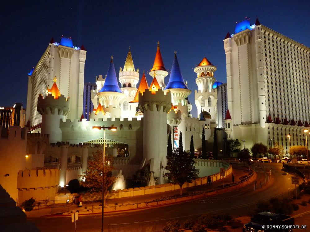 Las Vegas bei Nacht Palast Gebäude Architektur Stadt Struktur Kirche Nacht Turm Kathedrale Reisen Residenz berühmte Geschichte Haus Wahrzeichen alt Tourismus Religion Hauptstadt Himmel Stadt Denkmal Kuppel Kultur Platz Straße Fluss Urban traditionelle Orthodoxe Museum Schloss Platz St Antike St. Tourist Gold Wohnung Stadtansicht aussenansicht historischen Szene Backstein Altar historische Reiseziele Tempel architektonische Brücke Kreuz 'Nabend Licht England Basilikum-s Retter Basil Brunnen Zentrum Golden Halle Stein sowjetische Symbol Befestigung Gebäude Wolke Lichter Balkon Sonnenuntergang Städte Besuchen Sie Fenster Skyline Bau Winter Wasser Fassade Urlaub Dach Gehäuse Regierung Mauer Uhr gebaut Attraktion beleuchtete dunkel Park Reflexion ehemalige landschaftlich Tag Türme Landkreis Union Spiritualität Vereinigte religiöse nationalen Sterne Defensive Struktur bunte palace building architecture city structure church night tower cathedral travel residence famous history house landmark old tourism religion capital sky town monument dome culture square street river urban traditional orthodox museum castle place st ancient saint tourist gold dwelling cityscape exterior historic scene brick altar historical destinations temple architectural bridge cross evening light england basil s savior basil fountain center golden hall stone soviet symbol fortification buildings cloud lights balcony sunset cities visit window skyline construction winter water facade vacation roof housing government wall clock built attraction illuminated dark park reflection former scenic day towers district union spirituality united religious national star defensive structure colorful