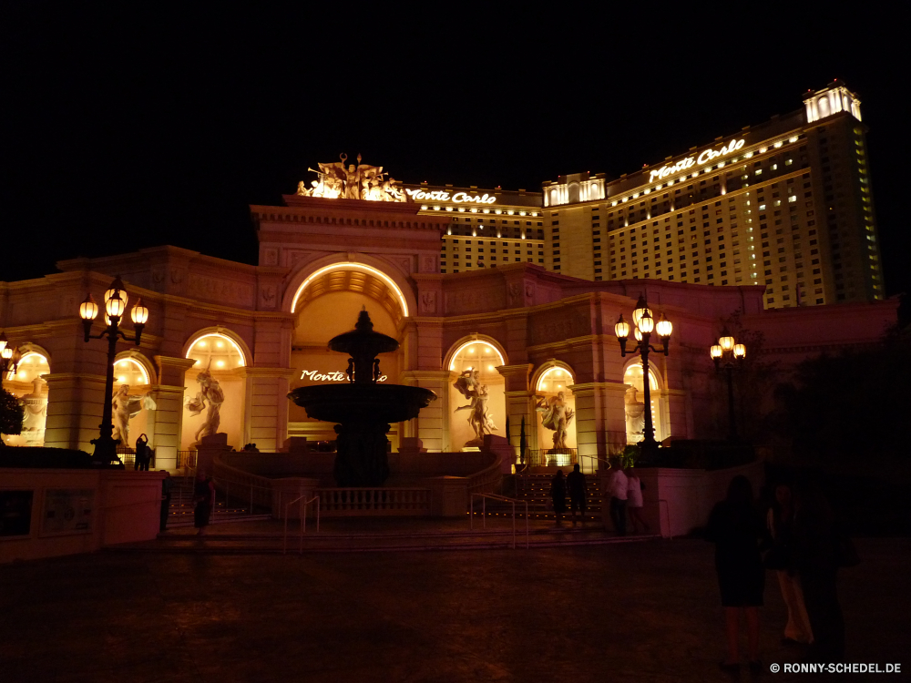 Las Vegas bei Nacht Palast Residenz Gebäude Architektur Haus Struktur Kirche Religion Wohnung Wahrzeichen Stadt Kathedrale Reisen Tempel Tourismus Nacht berühmte Geschichte alt Denkmal Statue Kuppel Himmel Brunnen historischen Gott Spalte religiöse heilig Tourist Platz Gehäuse Gold Altar historische Antike glauben Straße barocke St. Skulptur Stein Kreuz Platz Kloster Kultur Fassade Katholische Turm Kunst heilig Hauptstadt Golden Halle Orthodoxe Licht Museum St Gottesdienst Spiritualität Stadt Marmor Bogen Tor Königliche Attraktion Backstein 'Nabend traditionelle aussenansicht verzieren nationalen religiöse Residenz Retter Kapelle Roman König beten Park Flag Lichter Thron Urban palace residence building architecture house structure church religion dwelling landmark city cathedral travel temple tourism night famous history old monument statue dome sky fountain historic god column religious holy tourist square housing gold altar historical ancient faith street baroque saint sculpture stone cross place monastery culture facade catholic tower art sacred capital golden hall orthodox light museum st worship spirituality town marble arch gate royal attraction brick evening traditional exterior ornate national religious residence savior chapel roman king pray park flag lights throne urban