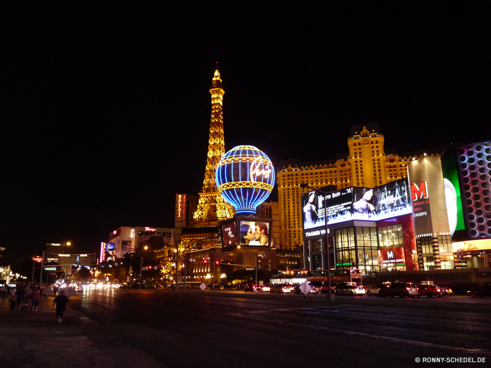 Las Vegas bei Nacht Kino Gebäude Park Theater Darm-Trakt Stadt Nacht Architektur Reisen Struktur Hauptstadt Urban Tourismus Wahrzeichen Turm Himmel Stadtansicht berühmte Fluss alt Kirche Geschichte Stadt Denkmal Kultur Religion Kathedrale Brücke Skyline Platz Licht Straße Kuppel Zentrum Landschaft Bau Lichter Wasser Reflexion Tourist dunkel Dämmerung Gebäude Szene St Backstein historische Orthodoxe Wolkenkratzer Innenstadt beleuchtete Palast Antike landschaftlich England Geschäftsviertel 'Nabend Tag historischen Neu Landkreis Museum Haus Dämmerung St. architektonische Reiseziele bunte Uhr Mauer moderne Platz Gold Symbol Parlament Gestaltung Farbe Hafen Panorama groß Kreuz Osten Anzeiger Geschäft Tempel cinema building park theater tract city night architecture travel structure capital urban tourism landmark tower sky cityscape famous river old church history town monument culture religion cathedral bridge skyline square light street dome center landscape construction lights water reflection tourist dark dusk buildings scene st brick historical orthodox skyscraper downtown illuminated palace ancient scenic england business district evening day historic new district museum house twilight saint architectural destinations colorful clock wall modern place gold symbol parliament design color harbor panoramic tall cross east scoreboard business temple