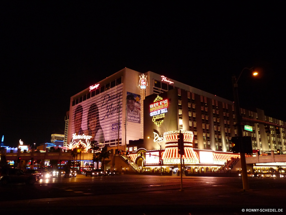 Las Vegas bei Nacht Kino Theater Gebäude Stadt Struktur Nacht Architektur Stadtansicht Urban Reisen Gebäude Skyline Wasser Fluss Brücke Himmel Tourismus Innenstadt Wahrzeichen Boot Licht Straße Wolkenkratzer Geschäftsviertel Turm Stadt Schiff Lichter Szene am Wasser Landschaft Reflexion Hafen Ziel Tourist Meer landschaftlich berühmte Haus Landkreis Hauptstadt Geschäft 'Nabend moderne Plakat dunkel Sonnenuntergang Urlaub England Büro alt Urlaub Zentrum Neu Sommer Bau Verkehr Küste finanzielle Wolkenkratzer Boote Schild Panorama Attraktion Dämmerung Ozean Szenerie Anlegestelle beleuchtete Kirche Transport Marina bunte Büros Kai Kanal Metropole Häuser Fassade Verkehr groß kommerzielle aussenansicht Bäume cinema theater building city structure night architecture cityscape urban travel buildings skyline water river bridge sky tourism downtown landmark boat light street skyscraper business district tower town ship lights scene waterfront landscape reflection harbor destination tourist sea scenic famous house district capital business evening modern billboard dark sunset vacation england office old holiday center new summer construction transport coast financial skyscrapers boats signboard panoramic attraction dusk ocean scenery pier illuminated church transportation marina colorful offices wharf canal metropolis houses facade traffic tall commercial exterior trees