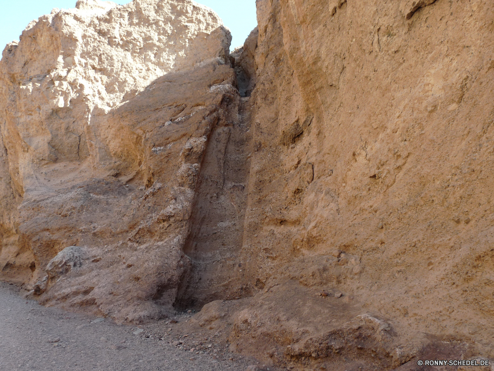 Death Valley Nationalpark Cliff-Wohnung Wohnung Gehäuse Fels Wüste Klippe Landschaft Schlucht Struktur Berg Reisen Stein Park Sandstein nationalen Himmel Geologie Sand Tourismus landschaftlich Berge Felsen natürliche im freien geologische formation Aushöhlung Wildnis Tal Bildung Südwesten Hügel Sommer im freien trocken geologische Land Klippen Orange Formationen Wolken Tag Wärme Arid Extreme Landschaften Bereich Baum Höhle Umgebung Urlaub niemand Wahrzeichen Szenerie Gelände felsigen Farbe Abenteuer Dürre Sonne Braun Szene Steine Osten heiß Tourist Backstein geologische Ehrfurcht Wanderung Hügel Wild Wasser Wandern in der Nähe gelb Panorama Ziel Denkmal ruhige Schlucht Mauer Horizont Fluss Kaktus Antike Westen Panorama Reise Baumaterial Rau Knoll Steigung Bereich cliff dwelling dwelling housing rock desert cliff landscape canyon structure mountain travel stone park sandstone national sky geology sand tourism scenic mountains rocks natural outdoors geological formation erosion wilderness valley formation southwest hill summer outdoor dry geological land cliffs orange formations clouds day heat arid extreme scenics area tree cave environment vacation nobody landmark scenery terrain rocky color adventure drought sun brown scene stones east hot tourist brick geologic awe hike hills wild water hiking near yellow panorama destination monument tranquil ravine wall horizon river cactus ancient west panoramic trip building material rough knoll slope range