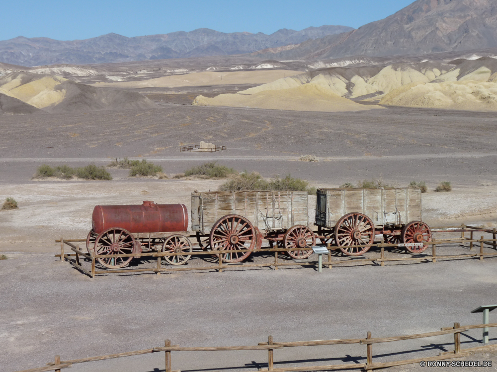 Death Valley Nationalpark Landschaft Himmel Pferdewagen Radfahrzeug Warenkorb Berg Reisen Fahrzeug Wolken Waggon Berge landschaftlich Feld Wasser Straße Sommer Auto im freien Hügel Land Schnee Tourismus Fels Wolke Güterwagen Sand Entwicklung des ländlichen Wüste Strand natürliche Park Urlaub LKW Küste Struktur Meer im freien Gras See Kutsche Ozean Horizont Bäume Land Stein Landschaft Wetter Transport Sonne Wild Jurte Hütte nationalen Erholung Hügel Wald Schmutz Steppe Industrie Baum alt Haus Szenerie Sonnenuntergang Tag außerhalb Wildnis Felsen heiß Küste Graffito Sonnenschein Gehäuse Wohnung Umgebung Braun gelb Gebäude Wiese Urlaub Bauernhof Wildtiere Landwirtschaft niemand landscape sky horse cart wheeled vehicle cart mountain travel vehicle clouds wagon mountains scenic field water road summer car outdoors hill land snow tourism rock cloud freight car sand rural desert beach natural park vacation truck coast structure sea outdoor grass lake carriage ocean horizon trees country stone countryside weather transportation sun wild yurt hut national recreation hills forest dirt steppe industry tree old house scenery sunset day outside wilderness rocks hot coastline graffito sunshine housing dwelling environment brown yellow building meadow holiday farm wildlife agriculture nobody