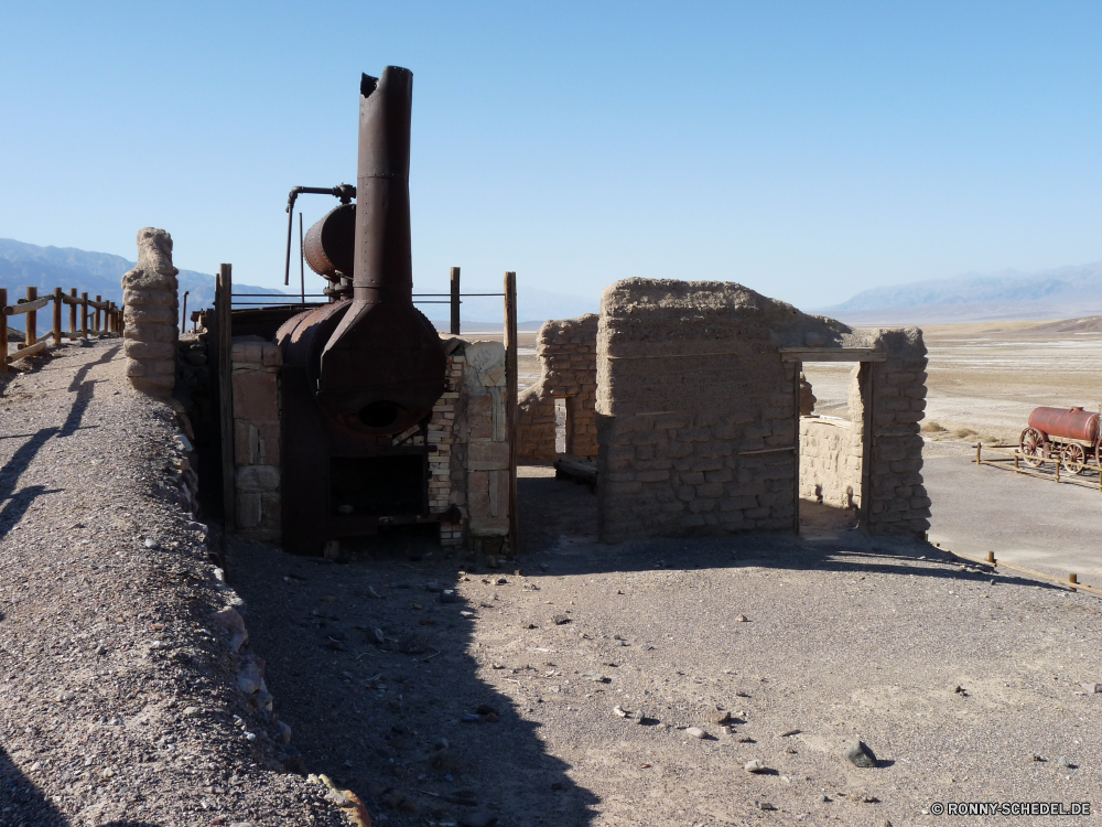 Death Valley Nationalpark Grab Antike Friedhof Stein Architektur Kanone Geschichte alt Himmel Gebäude Reisen Mauer Ruine Pistole Tourismus Wahrzeichen historischen Landschaft Schloss Ruine Religion Denkmal Festung Waffe Tempel Turm berühmte Bau mittelalterliche Kirche Backstein Stadt Struktur Fels Festung Roman Haus Kultur Wolken Archäologie Antik Spalte Tourist Wände Entwicklung des ländlichen Turkei Erbe England religiöse Stadt aussenansicht Sommer Urlaub Befestigung Sand Zivilisation groß traditionelle Meer in der Nähe historische Hügel im freien Platz Szenerie Land grave ancient cemetery stone architecture cannon history old sky building travel wall ruins gun tourism landmark historic landscape castle ruin religion monument fortress weapon temple tower famous construction medieval church brick city structure rock fort roman house culture clouds archeology antique column tourist walls rural turkey heritage england religious town exterior summer vacation fortification sand civilization great traditional sea near historical hill outdoors place scenery country