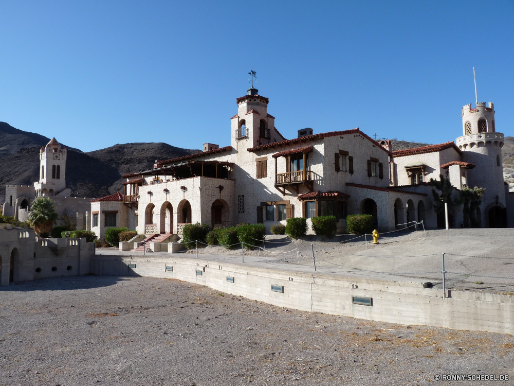 Death Valley Nationalpark Kloster Haus Residenz Gebäude religiöse Residenz Architektur Villa Startseite Wohnung Himmel alt Immobilien Reisen Bau Backstein historischen Tourismus Eigenschaft Stadt Real Stadt Kirche aussenansicht Geschichte Dach Fenster Antike Resort Palast Turm Landschaft moderne Tourist Neu Straße Fliese Mauer Gebäude historische Wahrzeichen Windows Wohn Urlaub Leben Luxus Struktur Investitionen Suburban sonnig Platz Religion Nachbarschaft Herrenhaus Häuser teure Stein Fassade Universität Bäume Realty Zentrum Immobilien Gehäuse Gras Urlaub Tür Rasen im freien Denkmal traditionelle im freien Vororten Urban Dorf Blumen Baum Wolken Sommer monastery house residence building religious residence architecture villa home dwelling sky old estate travel construction brick historic tourism property city real town church exterior history roof window ancient resort palace tower landscape modern tourist new street tile wall buildings historical landmark windows residential vacation living luxury structure investment suburban sunny square religion neighborhood mansion houses expensive stone facade university trees realty center real estate housing grass holiday door lawn outdoor monument traditional outdoors suburbs urban village flowers tree clouds summer