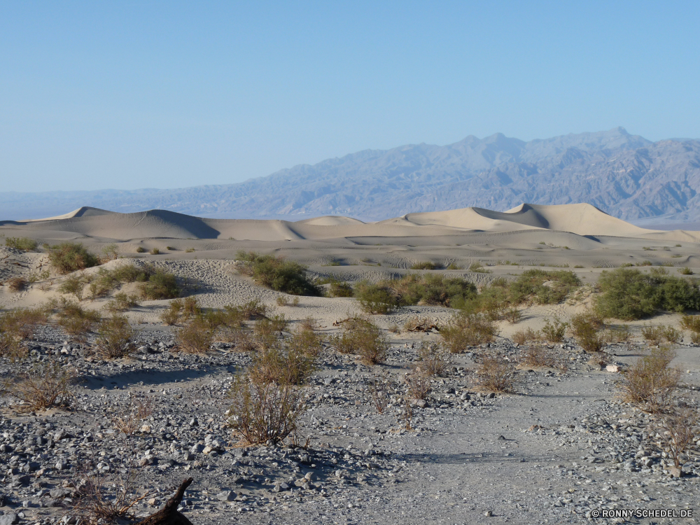 Death Valley Nationalpark Hochland Berg Landschaft Berge Himmel Reisen Fels Bereich Schnee Land Spitze Wüste Stein Hügel Wildnis im freien Wolken Tourismus Park Sommer Felsen Tal nationalen Sand im freien Umgebung Szenerie landschaftlich trocken Fluss Wald hoch Wolke Baum Winter Reiner Urlaub Aufstieg sonnig felsigen Abenteuer Wasser Gletscher Alpine Steigung Wanderung Bäume Steppe Extreme Wetter niemand natürliche Horizont Eis Arid Geologie Hügel Wandern Panorama Steine Erde ruhige Dürre Braun Entwicklung des ländlichen Klettern Gelände Gras entfernten Szene Reise heiß Wärme Ökologie Landschaft Straße Tundra Schlucht Klippe Frühling Gipfeltreffen Wild Landschaften Schmutz Bereich Klima Feld Vulkan Grat Sonne Tag highland mountain landscape mountains sky travel rock range snow land peak desert stone hill wilderness outdoors clouds tourism park summer rocks valley national sand outdoor environment scenery scenic dry river forest high cloud tree winter plain vacation ascent sunny rocky adventure water glacier alpine slope hike trees steppe extreme weather nobody natural horizon ice arid geology hills hiking panorama stones earth tranquil drought brown rural climb terrain grass remote scene journey hot heat ecology countryside road tundra canyon cliff spring summit wild scenics dirt area climate field volcano ridge sun day