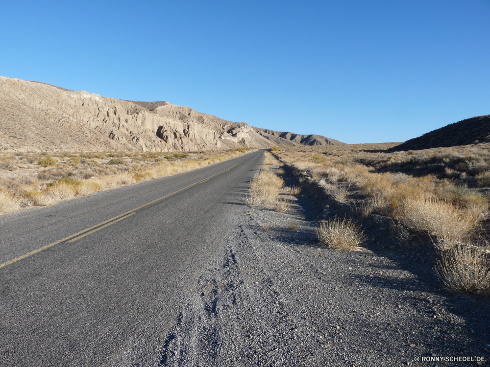 Death Valley Nationalpark Landschaft Straße Hochland Aufstieg Land Himmel Reisen Berg Steigung Steppe Wüste Reiner Berge Wolken Autobahn landschaftlich Hügel Entwicklung des ländlichen Horizont Fels Wolke Reise Land Szenerie Sand im freien Asphalt Feld Linie im freien Tourismus Sommer Strecke Landschaft Gras Reise trocken natürliche Laufwerk bewölkt Szene Spur leere Hügel Stein Wildnis Park niemand Umgebung Tal Bereich Autobahn Düne Transport Art und Weise Baum Wald nationalen Boden fahren Verkehr Arid Fluss Schmutz Ziel Autobahn Farbe Bereich Pfad sonnig Geschwindigkeit Insel Wetter Geologie Vulkan Spitze Wasser Straße Sonnenlicht Fahrbahn Sonne gerade Boden Busch Schlucht Felsen Perspektive Wärme lange friedliche Gletscher An Frühling Ferne Tag hoch einsam außerhalb Reiseziele ruhig Extreme Landschaften Verkehr heiß Urlaub Urlaub Freiheit gelb Gefahr Grat Wiese bunte Landwirtschaft Kurve landscape road highland ascent land sky travel mountain slope steppe desert plain mountains clouds highway scenic hill rural horizon rock cloud journey country scenery sand outdoors asphalt field line outdoor tourism summer route countryside grass trip dry natural drive cloudy scene lane empty hills stone wilderness park nobody environment valley range freeway dune transportation way tree forest national ground driving transport arid river dirt destination motorway color area path sunny speed island weather geology volcano peak water street sunlight roadway sun straight soil bush canyon rocks perspective heat long peaceful glacier to spring distant day high lonely outside destinations quiet extreme scenics traffic hot vacations vacation freedom yellow danger ridge meadow colorful agriculture curve