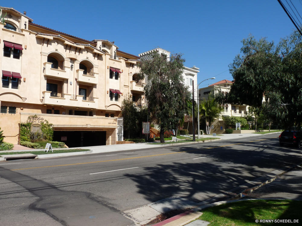 Los Angeles Universität Architektur Gebäude Stadt Himmel Reisen Haus Tourismus Struktur Wahrzeichen Palast alt Brunnen Urban Statue Geschichte Stein Denkmal Stadt historischen Park Residenz Hochschule Baum Festung Straße Sommer Kirche Garten Platz Startseite Backstein Turm Villa Antike Bau Resorthotel Landschaft Skulptur Fenster aussenansicht Spalte Gras Religion berühmte Tourist Schloss im freien Hauptstadt Gebäude Kultur Bogen Tag traditionelle Tempel Bäume Kuppel Dach Platz Terrasse Straße sonnig Wolke Immobilien Real Stadtansicht Kunst Mauer moderne Urlaub Stil Bereich Wasser Kathedrale Fassade im freien Häuser Wohn historische Flag Fluss university architecture building city sky travel house tourism structure landmark palace old fountain urban statue history stone monument town historic park residence college tree fortress street summer church garden square home brick tower villa ancient construction resort hotel landscape sculpture window exterior column grass religion famous tourist castle outdoor capital buildings culture arch day traditional temple trees dome roof place patio road sunny cloud estate real cityscape art wall modern vacation style area water cathedral facade outdoors houses residential historical flag river