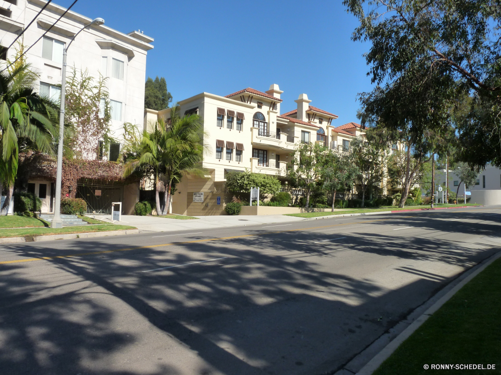 Los Angeles Kreuzung Universität Architektur Gebäude Stadt Himmel Haus Straße Reisen Startseite Straße aussenansicht Backstein Baum Urban Gras alt Hochschule Tourismus Struktur Landschaft Bau Wahrzeichen Park Garten Residenz Wohn Bäume Immobilien historischen moderne Sommer Fenster Eigenschaft Kuppel Zentrum Dach Hauptstadt Gebäude Denkmal Turm Geschichte Real Wolke Stein Luxus Kultur berühmte Stadt Kirche Platz Palast Regierung Neu Häuser Rasen Wolken Suburban Schloss Auto Schule Ziel Wohnung traditionelle Religion Wasser sonnig Eingang Stadtansicht Flag Land intersection university architecture building city sky house street travel home road exterior brick tree urban grass old college tourism structure landscape construction landmark park garden residence residential trees estate historic modern summer window property dome center roof capital buildings monument tower history real cloud stone luxury culture famous town church square palace government new houses lawn clouds suburban castle car school destination dwelling traditional religion water sunny entrance cityscape flag country