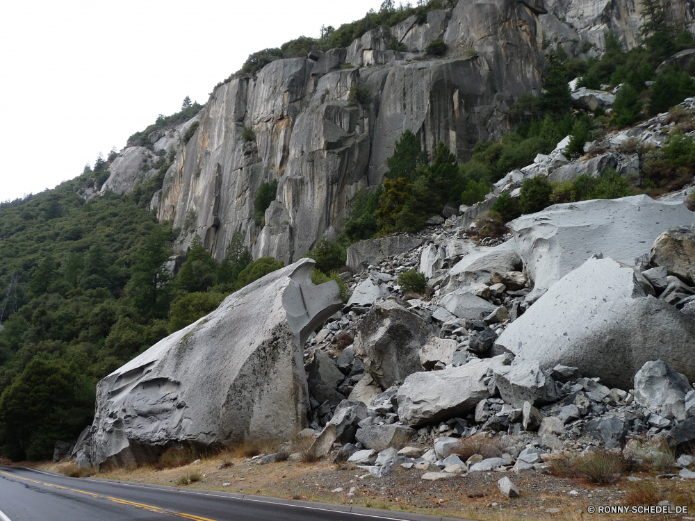 Yosemite Nationalpark Klippe Berg Aufstieg Landschaft Steigung Fels geologische formation Linie Himmel Berge Wildnis Park Reisen Tal nationalen Felsen Tourismus Wasser landschaftlich Umgebung Hügel im freien Wald Szenerie Sommer Fluss Schlucht Wolken felsigen Spitze Gletscher Stein Geologie Urlaub Baum Bereich im freien Wandern Schnee Tag natürliche See Meer Landschaften Urlaub hoch Wolke Gras ruhige Farbe Szene Insel Klippen Alpen Küste Alpine Küste steilen Bäume Sand Norden Abenteuer Steine Ziel Wüste Ozean Mauer Klettern Bildung natürliche Höhe Hügel Panorama niemand Knoll trocken geologische Wild Antike Panorama Extreme Erhaltung Reise Wärme Sonne grau cliff mountain ascent landscape slope rock geological formation line sky mountains wilderness park travel valley national rocks tourism water scenic environment hill outdoors forest scenery summer river canyon clouds rocky peak glacier stone geology vacation tree range outdoor hiking snow day natural lake sea scenics holiday high cloud grass tranquil color scene island cliffs alps coast alpine coastline steep trees sand north adventure stones destination desert ocean wall climbing formation natural elevation hills panorama nobody knoll dry geological wild ancient panoramic extreme conservation trip heat sun gray