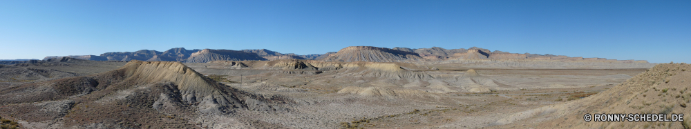 Zurück in Utah Berg Landschaft Wüste Hochland Berge Düne Fels Himmel Reisen Tal Sand Schlucht Park Hügel Bereich trocken geologische formation Stein nationalen Land Wolken Vulkan Wildnis Tourismus landschaftlich Spitze Felsen im freien Geologie Krater Arid natürliche depression Hügel Tag niemand im freien Sandstein Sommer Klippe Schnee Braun Bereich Umgebung natürliche Höhe hoch Wolke Steigung Straße Aushöhlung Aufstieg Horizont Gelände Fluss Steine Wärme Boden karge Erde Steppe Wild Szene Reise Schlucht heiß Szenerie geologische Urlaub Mount Panorama Osten bunte gelb Gletscher Becken Sonne Bildung übergeben Grat felsigen natürliche Reiner Landschaften Reise Orange Ziel Entwicklung des ländlichen Wald Farbe Extreme Abenteuer Klima Insel Herbst mountain landscape desert highland mountains dune rock sky travel valley sand canyon park hill range dry geological formation stone national land clouds volcano wilderness tourism scenic peak rocks outdoors geology crater arid natural depression hills day nobody outdoor sandstone summer cliff snow brown area environment natural elevation high cloud slope road erosion ascent horizon terrain river stones heat soil barren earth steppe wild scene journey ravine hot scenery geological vacation mount panorama east colorful yellow glacier basin sun formation pass ridge rocky natural plain scenics trip orange destination rural forest color extreme adventure climate island autumn