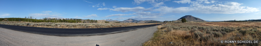 Yellowstone Nationalpark Straße Reling Landschaft Himmel Reisen Wolke Barrier Autobahn Entwicklung des ländlichen Horizont Küstenlinie Wolken Reise Asphalt landschaftlich Berg Wasser Sandbank Strand Sommer Reise bewölkt Strecke Land Landschaft Wald Gras Szenerie Laufwerk Transport Wüste Sand Meer leere Ozean Wellenbrecher Art und Weise Bar Autobahn Urlaub Geschwindigkeit Verkehr Biegung im freien Wetter Grat Küste Feld Küste Baum Hügel Land fahren Fels Berge Straße Fluss Wolkengebilde Verschieben Verkehr Kurve sonnig Linie Urlaub natürliche Höhe Obstruktion Szene Auto Tag Umgebung Richtung Bewegung Ufer Hochland lange Insel Park im freien gerade Bucht Auto idyllische Ziel Tourismus See Bäume An Fahrbahn voran Reiner weit Spur Farbe Tal Track Pfad Perspektive geologische formation natürliche friedliche Sonne Struktur niemand road railing landscape sky travel cloud barrier highway rural horizon shoreline clouds journey asphalt scenic mountain water sandbar beach summer trip cloudy route country countryside forest grass scenery drive transportation desert sand sea empty ocean breakwater way bar freeway vacation speed transport bend outdoor weather ridge coast field coastline tree hill land driving rock mountains street river cloudscape moving traffic curve sunny line holiday natural elevation obstruction scene car day environment direction motion shore highland long island park outdoors straight bay auto idyllic destination tourism lake trees to roadway ahead plain far lane color valley track path perspective geological formation natural peaceful sun structure nobody