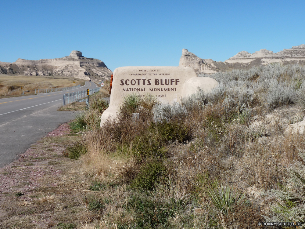 Scottsbluff National Monument Landschaft Megalith Grab Gedenkstätte Berg Himmel Fels Stein Struktur Reisen Berge Wolken Park landschaftlich Hügel nationalen Aufstieg Steigung im freien Tourismus Szenerie Festung Geschichte Wildnis Antike Spitze alt Mauer Felsen Wahrzeichen Wüste Knoll Denkmal Gebäude Schloss im freien Tourist Architektur Tal Sommer Wald Klippe historischen Baum Schlucht Herbst Sonne Wild hoch Szene Wolke Gras berühmte Turm Bäume Bildung Geologie Panorama außerhalb Schnee Fluss Alpine Wanderung Ruine Wasser Wandern sonnig Steine Bereich trocken Farbe Wetter Klettern Aushöhlung Sandstein Saison Ruine Gelände Westen Reise Urlaub natürliche Licht Landschaft Entwicklung des ländlichen landscape megalith grave memorial mountain sky rock stone structure travel mountains clouds park scenic hill national ascent slope outdoors tourism scenery fortress history wilderness ancient peak old wall rocks landmark desert knoll monument building castle outdoor tourist architecture valley summer forest cliff historic tree canyon autumn sun wild high scene cloud grass famous tower trees formation geology panorama outside snow river alpine hike ruins water hiking sunny stones range dry color weather climb erosion sandstone season ruin terrain west trip vacation natural light countryside rural