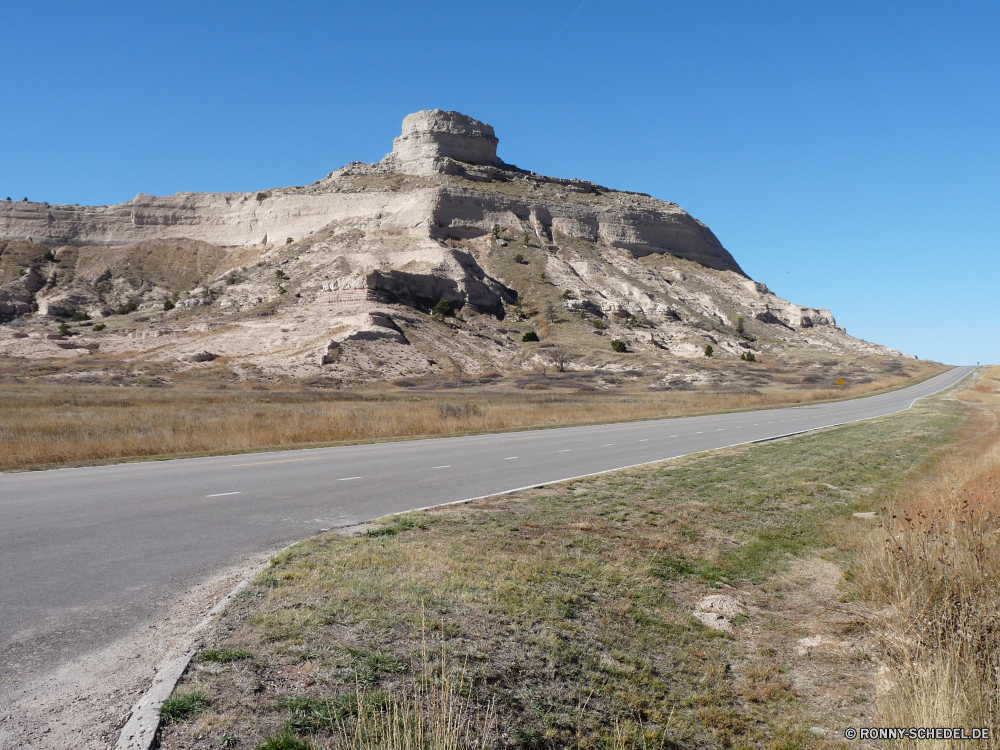 Scottsbluff National Monument Berg Landschaft Fels Himmel Reisen Steigung geologische formation Berge Aufstieg Vorgebirge Klippe natürliche Höhe Knoll Tourismus Hügel Hochland Spitze landschaftlich Stein Felsen Park Wolken Wildnis im freien Sommer Wasser Umgebung Szenerie im freien Meer nationalen Tag Urlaub felsigen Tal Sand Schlucht Geologie natürliche Gletscher Wüste Bereich Wandern Land Wald hoch Wolke Küste Schnee Baum Extreme Landschaften Abenteuer Steine Szene Gras Urlaub Bildung Strand Sonne Ozean Farbe Fluss Küste Ziel niemand Vulkan See Landschaft Grab Klettern Hügel Tourist Panorama Nach oben Insel ruhige Straße Linie Sonnenlicht Bäume Land Alpen Wild Gelände Welle Bucht Grat Wetter Kap mountain landscape rock sky travel slope geological formation mountains ascent promontory cliff natural elevation knoll tourism hill highland peak scenic stone rocks park clouds wilderness outdoors summer water environment scenery outdoor sea national day vacation rocky valley sand canyon geology natural glacier desert range hiking land forest high cloud coast snow tree extreme scenics adventure stones scene grass holiday formation beach sun ocean color river coastline destination nobody volcano lake countryside grave climb hills tourist panoramic top island tranquil road line sunlight trees country alps wild terrain wave bay ridge weather cape