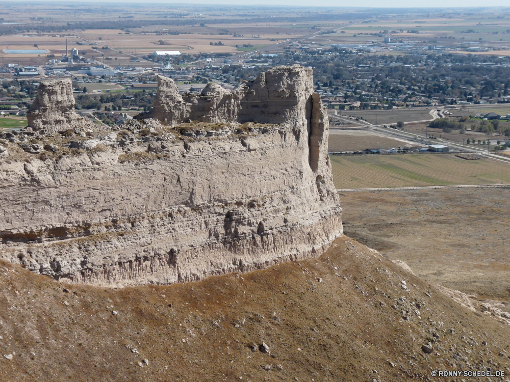 Scottsbluff National Monument Klippe Fels Stein geologische formation Landschaft Berg Himmel Reisen Schlucht Wüste Park Megalith Sand Mauer Tourismus Ringwall nationalen Grab Struktur Gedenkstätte Geologie Antike Wahrzeichen Sandstein Felsen Klippen Berge im freien Tal Festung alt Wolken Steinmauer landschaftlich Meer Wasser historischen Geschichte Tourist Urlaub Gebäude Zaun Sommer Aushöhlung Küste Barrier Backstein berühmte Architektur Ruine im freien Strand Ziel trocken Straße Südwesten Ruine Abenteuer Küste Umgebung Fluss Bildung Grand Schloss Panorama Panorama Land Süden natürliche Hügel geologische Archäologie Ozean Wolke historische Denkmal Ufer Haus Farbe Obstruktion Szenerie hoch Szene niemand sonnig Westen Kultur Reise Website Stadt Horizont Urlaub Turm Tag Entwicklung des ländlichen cliff rock stone geological formation landscape mountain sky travel canyon desert park megalith sand wall tourism rampart national grave structure memorial geology ancient landmark sandstone rocks cliffs mountains outdoors valley fortress old clouds stone wall scenic sea water historic history tourist vacation building fence summer erosion coast barrier brick famous architecture ruins outdoor beach destination dry road southwest ruin adventure coastline environment river formation grand castle panoramic panorama land south natural hill geological archeology ocean cloud historical monument shore house color obstruction scenery high scene nobody sunny west culture journey site city horizon holiday tower day rural