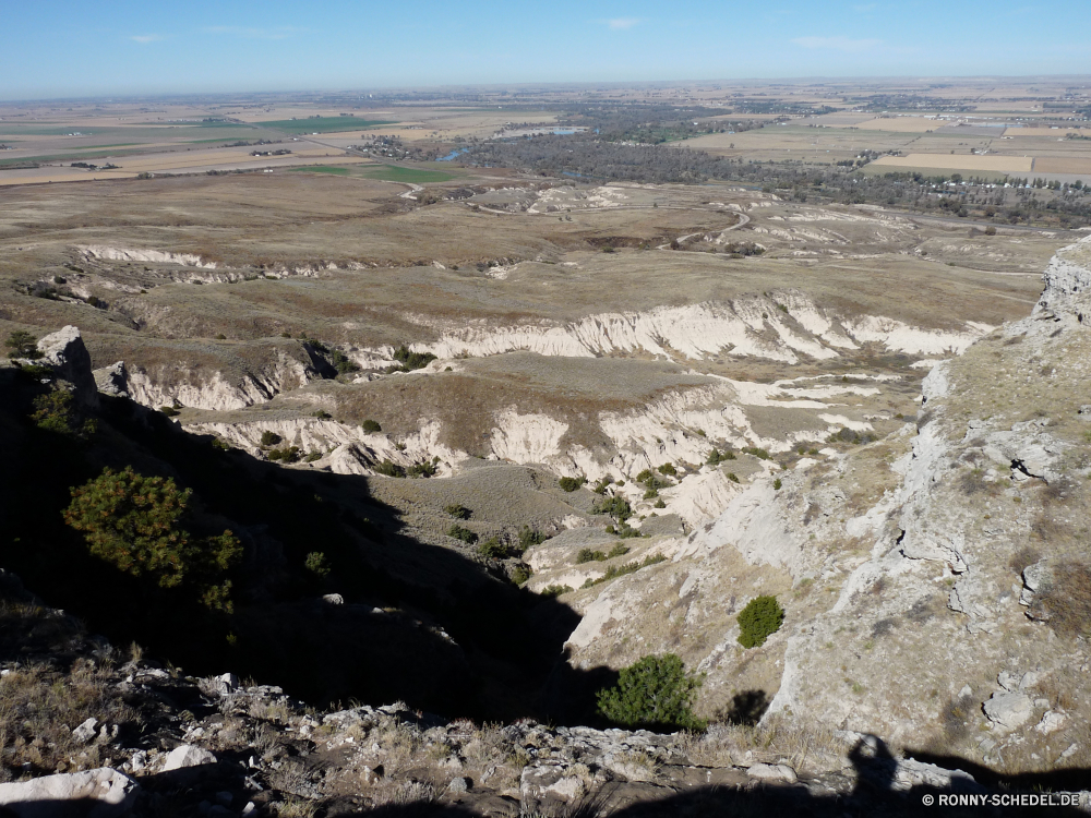 Scottsbluff National Monument Berg Landschaft Fels Hochland Himmel Berge Reisen geologische formation Wasser Fluss Stein Steppe natürliche depression Reiner Land Felsen Tourismus Park Wüste Wolken landschaftlich Tal Meer im freien Wald Küstenlinie Sommer Schlucht nationalen Hügel Gletscher Schnee Sand Urlaub Becken Krater Ozean im freien Küste Wildnis natürliche Wolke Strand See Baum Geologie Szenerie Spitze Umgebung Szene sonnig Klippe Bereich Steine Stream Frühling Gras friedliche Hügel niemand Ruhe Ufer Bäume Sandstein Extreme Tag Urlaub Erde ruhige am Meer Aushöhlung felsigen ruhig Landschaften Schmutz außerhalb trocken natürliche Höhe Tourist Sonne Entwicklung des ländlichen Grat Alpine hoch Farbe Panorama Busch Winter seelandschaft Strömung Barrier Licht Reflexion Aufstieg Horizont Vorgebirge mountain landscape rock highland sky mountains travel geological formation water river stone steppe natural depression plain land rocks tourism park desert clouds scenic valley sea outdoors forest shoreline summer canyon national hill glacier snow sand vacation basin crater ocean outdoor coast wilderness natural cloud beach lake tree geology scenery peak environment scene sunny cliff range stones stream spring grass peaceful hills nobody calm shore trees sandstone extreme day vacations earth tranquil seaside erosion rocky quiet scenics dirt outside dry natural elevation tourist sun rural ridge alpine high color panoramic bush winter seascape flow barrier light reflection ascent horizon promontory