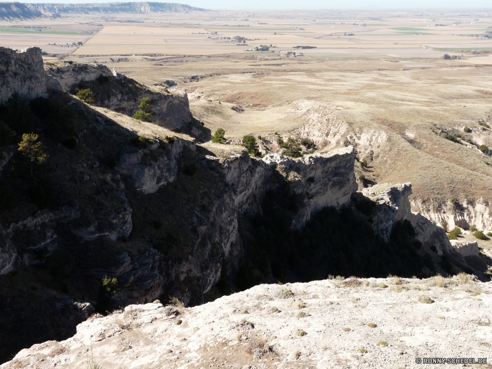 Scottsbluff National Monument geologische formation Ozean Landschaft Fels Meer Vorgebirge Wasser Stein Sand Strand Himmel natürliche Höhe Klippe Küste Reisen Sommer Felsen Berg Tourismus landschaftlich Ufer Küste im freien Welle natürliche depression Urlaub Körper des Wassers Wüste im freien Steine Fluss Berge Krater seelandschaft Schlucht Insel felsigen Tal Sonne Wellen Umgebung Szene Wolken Bucht Tag natürliche ruhige niemand Szenerie Horizont Wildnis Baum Park Hügel nationalen Urlaub Aushöhlung Küste Frühling Landschaften Becken Erde Ruhe Grab Küstenlinie Meeresküste Surf Wolke sonnig Farbe Tropischer Klippen Gezeiten Sandstein Höhle Geologie Gelände klar Boden Panorama Stream idyllische Bereich Wind Ziel See friedliche Wetter Reflexion Licht am Meer Bäume Wald gischt ruhig Land Entspannen Sie sich Urlaub Süden fließende Wahrzeichen Sonnenlicht geological formation ocean landscape rock sea promontory water stone sand beach sky natural elevation cliff coast travel summer rocks mountain tourism scenic shore coastline outdoors wave natural depression vacation body of water desert outdoor stones river mountains crater seascape canyon island rocky valley sun waves environment scene clouds bay day natural tranquil nobody scenery horizon wilderness tree park hill national holiday erosion coastal spring scenics basin earth calm grave shoreline seashore surf cloud sunny color tropical cliffs tide sandstone cave geology terrain clear soil panorama stream idyllic range wind destination lake peaceful weather reflection light seaside trees forest spray quiet land relax vacations south flowing landmark sunlight