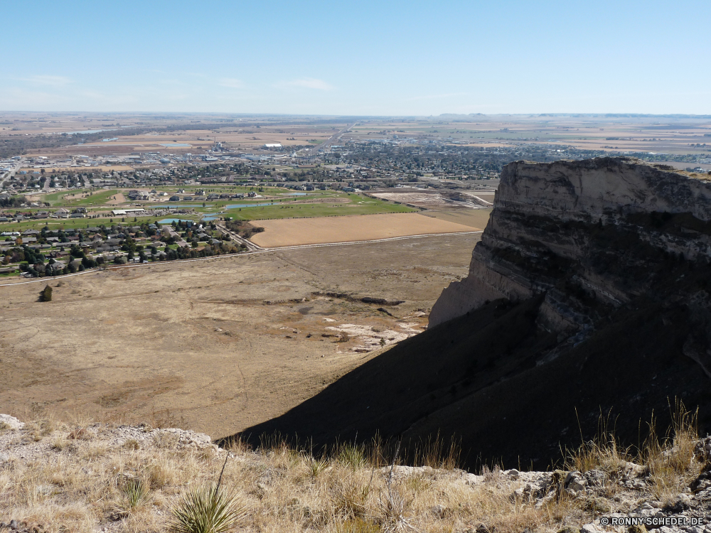 Scottsbluff National Monument Landschaft Berg Fels Himmel Knoll Wüste Sand Stein Reisen landschaftlich Wolken Hügel Tal nationalen Megalith Felsen Berge Wildnis Park im freien Klippe Schlucht Tourismus Meer Grab Land Strand trocken Insel Struktur Gedenkstätte Hügel Küste Szenerie Sommer Wasser Urlaub im freien natürliche Fluss Gras geologische formation niemand Bereich Aushöhlung Sandstein Entwicklung des ländlichen Bereich Feld Wahrzeichen Geologie Wandern Baum Schmutz Wolke See alt Umgebung Horizont Sonne Arid Wild Wald Spitze Ozean in der Nähe Track Barrier Tag Krater bewölkt Ziel Vulkan Straße Hochland Urlaub Klippen Steppe Gelände Wrack Hütte Tourist Küste Landschaft Wetter Stroh Erholung Schiff landscape mountain rock sky knoll desert sand stone travel scenic clouds hill valley national megalith rocks mountains wilderness park outdoors cliff canyon tourism sea grave land beach dry island structure memorial hills coast scenery summer water vacation outdoor natural river grass geological formation nobody range erosion sandstone rural area field landmark geology hiking tree dirt cloud lake old environment horizon sun arid wild forest peak ocean near track barrier day crater cloudy destination volcano road highland holiday cliffs steppe terrain wreck hut tourist coastline countryside weather thatch recreation ship