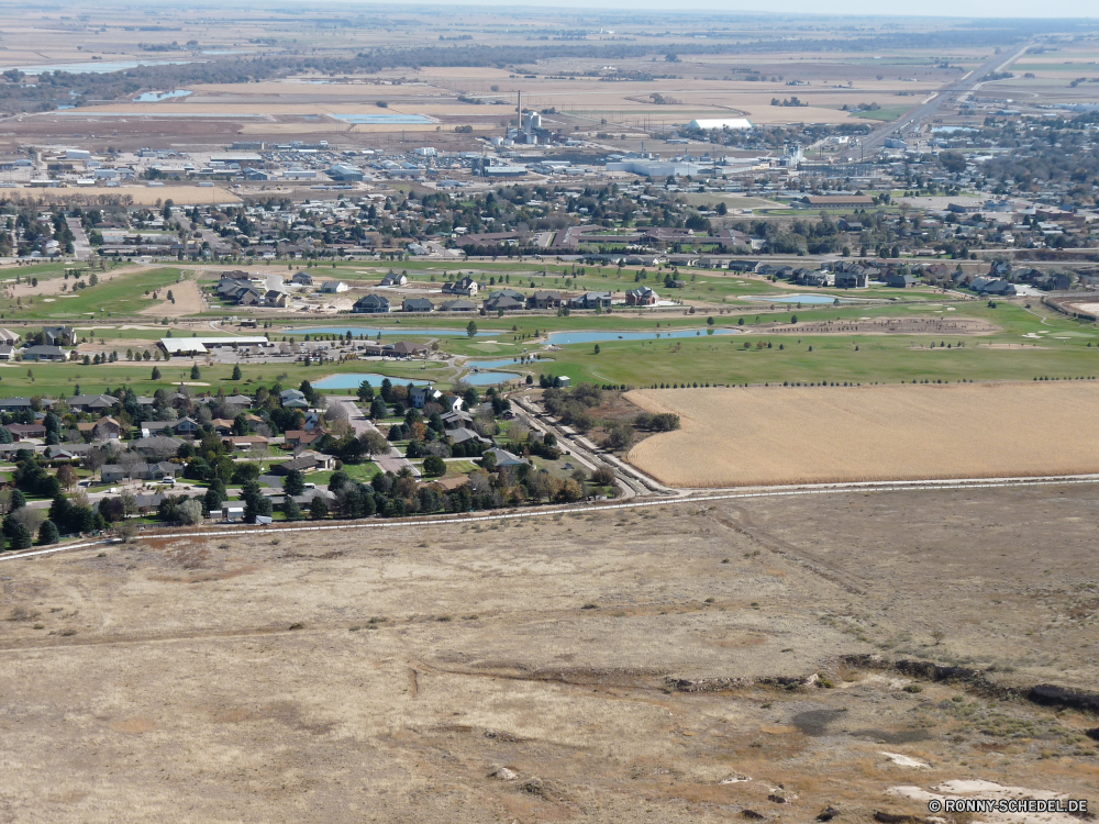 Scottsbluff National Monument am Meer Landschaft Küstenlinie Himmel Strand Sand Küste Ozean Reisen Steppe Meer Reiner Urlaub landschaftlich Land Wasser Wolken Ufer Tourismus Fels Sommer Berg Horizont im freien Hochland natürliche Wüste Architektur Umgebung Land Küste im freien Welle außerhalb Stein Insel Szenerie Feld Panorama Sonne Hügel Wolke Baum Fluss Stadt Luftbild Bäume See Wellen Berge Barrier Gras sonnig Felsen heiß Bucht Park Gebäude Pazifik Urlaub nationalen Entwicklung des ländlichen niemand Surf Umweltverschmutzung Tal Tourist Gebäude Ziel Wildnis Farbe Straße Erholung Mauer seaside landscape shoreline sky beach sand coast ocean travel steppe sea plain vacation scenic land water clouds shore tourism rock summer mountain horizon outdoor highland natural desert architecture environment country coastline outdoors wave outside stone island scenery field panorama sun hill cloud tree river city aerial trees lake waves mountains barrier grass sunny rocks hot bay park building pacific holiday national rural nobody surf pollution valley tourist buildings destination wilderness color road recreation wall