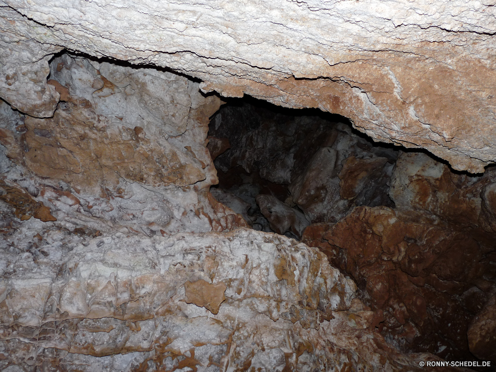 Wind Cave Mauer Textur Rau Stein Oberfläche Cliff-Wohnung Struktur Muster Material Backstein alt Wohnung texturierte Fels Steinmauer schmutzig geologische formation Gehäuse Verwittert Braun Grunge natürliche Baum Beton Zaun Detail Rinde Bau geknackt Klippe Architektur Schließen Holz Zement Höhle closeup Baumaterial Barrier solide Hintergrund Wirkung Gebäude grau Gestaltung Stuck Antik Hintergründe Farbe aus Holz Tapete Antike aussenansicht Geologie Felsen Granit Holz Geschichte Kofferraum Wald Obstruktion Backsteine Jahrgang Mineral zu knacken Alterung Urban trocken Umgebung Loch ungleichmäßige Kiefer Schlucht Texturen Steine Orange im Alter von Ton gebaut beschädigt hart Erde im freien Retro malen Bauholz Mauerwerk Putz schwarz aufgegeben defekt Block Schmutz Haut starke Stadt Wüste Korn Fliese Pflanze wall texture rough stone surface cliff dwelling structure pattern material brick old dwelling textured rock stone wall dirty geological formation housing weathered brown grunge natural tree concrete fence detail bark construction cracked cliff architecture close wood cement cave closeup building material barrier solid backdrop effect building gray design stucco antique backgrounds color wooden wallpaper ancient exterior geology rocks granite timber history trunk forest obstruction bricks vintage mineral crack aging urban dry environment hole uneven pine canyon textures stones orange aged clay built damaged hard earth outdoors retro paint lumber masonry plaster black abandoned broken block dirt skin strong city desert grain tile plant