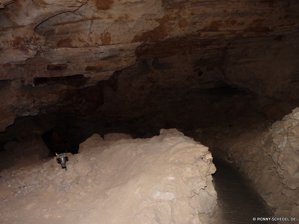 Wind Cave Höhle geologische formation Fels Stein Schlucht Cliff-Wohnung Wüste Reisen Geologie Tourismus Berg Sandstein Landschaft Wohnung Park Mauer landschaftlich Felsen Klippe Sand nationalen natürliche Gehäuse Antike Bildung Berge im freien im freien Orange Farbe Himmel alt Wasser Aushöhlung Struktur Wildnis Erde Tal Fluss Steine Formationen Tag Extreme Baum Muster Sommer geologische geologische Klippen Gelände Urlaub Textur Gebäude trocken Tourist Szenerie Geschichte Südwesten Arid Oberfläche felsigen Mysterium Architektur Hügel Licht historischen u-Bahn Braun Escape Ruine gelb bunte Bereich Kultur Abenteuer Tunnel Wahrzeichen Kalkstein Klettern Szene niemand geheimnisvolle Loch Landschaften Attraktion tief dunkel Denkmal Pflanze Land Innenseite nass texturierte cave geological formation rock stone canyon cliff dwelling desert travel geology tourism mountain sandstone landscape dwelling park wall scenic rocks cliff sand national natural housing ancient formation mountains outdoor outdoors orange color sky old water erosion structure wilderness earth valley river stones formations day extreme tree pattern summer geologic geological cliffs terrain vacation texture building dry tourist scenery history southwest arid surface rocky mystery architecture hill light historic underground brown escape ruins yellow colorful area culture adventure tunnel landmark limestone climb scene nobody mysterious hole scenics attraction deep dark monument plant land inside wet textured