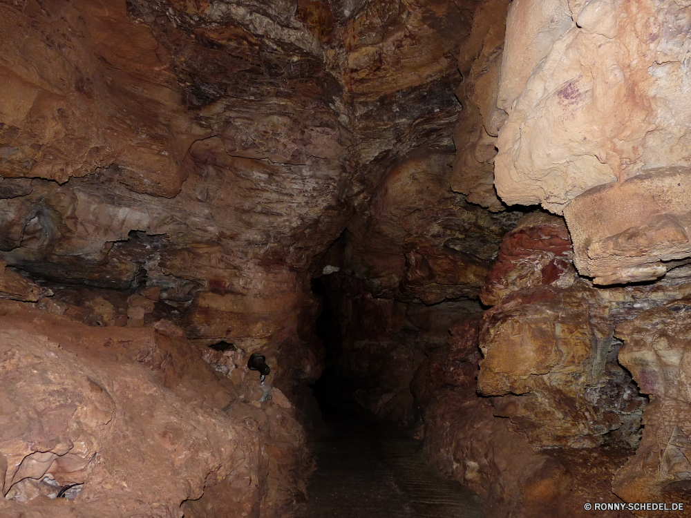 Wind Cave Höhle geologische formation Fels Schlucht Stein Geologie Sandstein Wüste natürliche Mauer Park nationalen Felsen Antike Landschaft alt Tourismus Baum Berg Sand Reisen Bildung Textur Muster Rau Orange Farbe Oberfläche Formationen Material Braun Erde Aushöhlung Geschichte trocken texturierte Berge Innenseite geologische landschaftlich Steine Detail Klippe Holz u-Bahn Klippen im freien Licht Extreme im freien Wildnis Himmel dunkel Wahrzeichen Umgebung versteckt Arid Rinde Gelände Tourist Kalkstein ungewöhnliche geknackt geheimnisvolle Mineral Schichten Antik Mysterium Architektur Verwittert schmutzig Hintergründe nass Stalagmit Tropfsteinhöhle Tal niemand Sommer unter tief Boden Pflanze historische Land Wasser Gebäude cave geological formation rock canyon stone geology sandstone desert natural wall park national rocks ancient landscape old tourism tree mountain sand travel formation texture pattern rough orange color surface formations material brown earth erosion history dry textured mountains inside geologic scenic stones detail cliff wood underground cliffs outdoor light extreme outdoors wilderness sky dark landmark environment hidden arid bark terrain tourist limestone unusual cracked mysterious mineral layers antique mystery architecture weathered dirty backgrounds wet stalagmite stalactite valley nobody summer under deep ground plant historical land water building