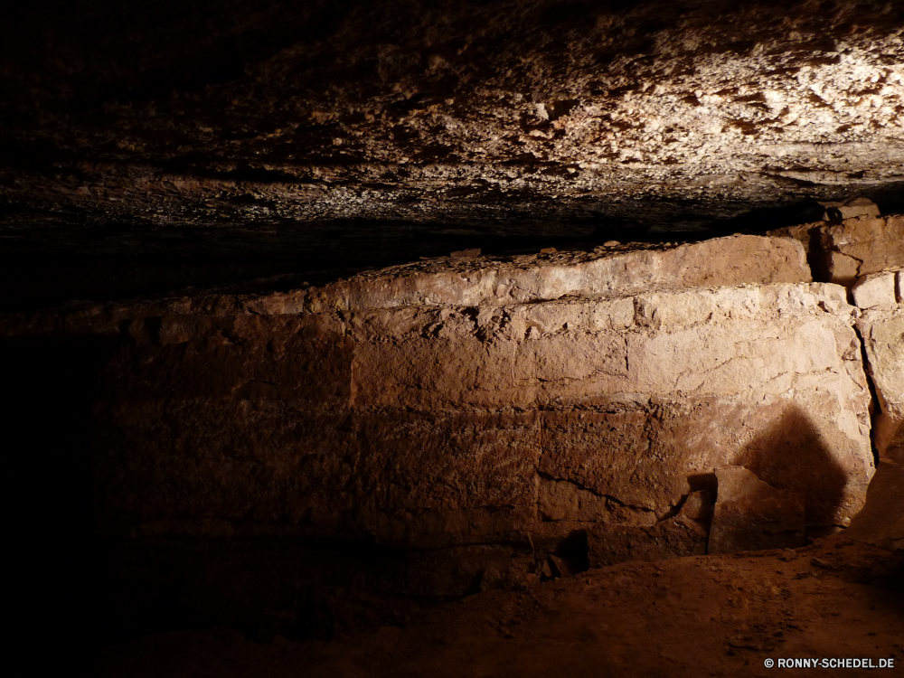 Wind Cave Höhle geologische formation Mauer Backstein alt Grunge Antike Zelle im Alter von Tunnel Textur Antik Stein Fels Baumaterial Jahrgang dunkel Grunge Struktur texturierte Braun rostige Muster schmutzig Gebäude Gestaltung Material Durchgang Durchgang historischen beschädigt Landschaft natürliche Tourismus Retro leere Verfall Verwittert Tapete Innenseite Art und Weise Holz Sand Rau Architektur Kunst Geologie Innenraum Oberfläche Felsen Raum Hintergrund Schlucht Reisen landschaftlich Steine Papier Korn Licht Wasser Frame faltig vor Ort Texturen Wüste Erde Park Grenze Farbe Berg Formationen Schmutz Sandstein zottig Fraktur verblasst Pergament Beton Lager Himmel im freien nationalen Geschichte nass Grafik geologische u-Bahn Tag gesprenkelt Szene Flecken zu knacken befleckt Fleck Mysterium Orange im freien getragen altmodische Haus aussenansicht Zimmer gelb Detail Szenerie aus Holz Baum Land Schritt Zement cave geological formation wall brick old grunge ancient cell aged tunnel texture antique stone rock building material vintage dark grungy structure textured brown rusty pattern dirty building design material passage passageway historic damaged landscape natural tourism retro empty decay weathered wallpaper inside way wood sand rough architecture art geology interior surface rocks space backdrop canyon travel scenic stones paper grain light water frame crumpled spot textures desert earth park border color mountain formations grime sandstone ragged fracture faded parchment concrete stock sky outdoors national history wet graphic geologic underground day mottled scene stains crack stained stain mystery orange outdoor worn old fashioned house exterior room yellow detail scenery wooden tree country step cement